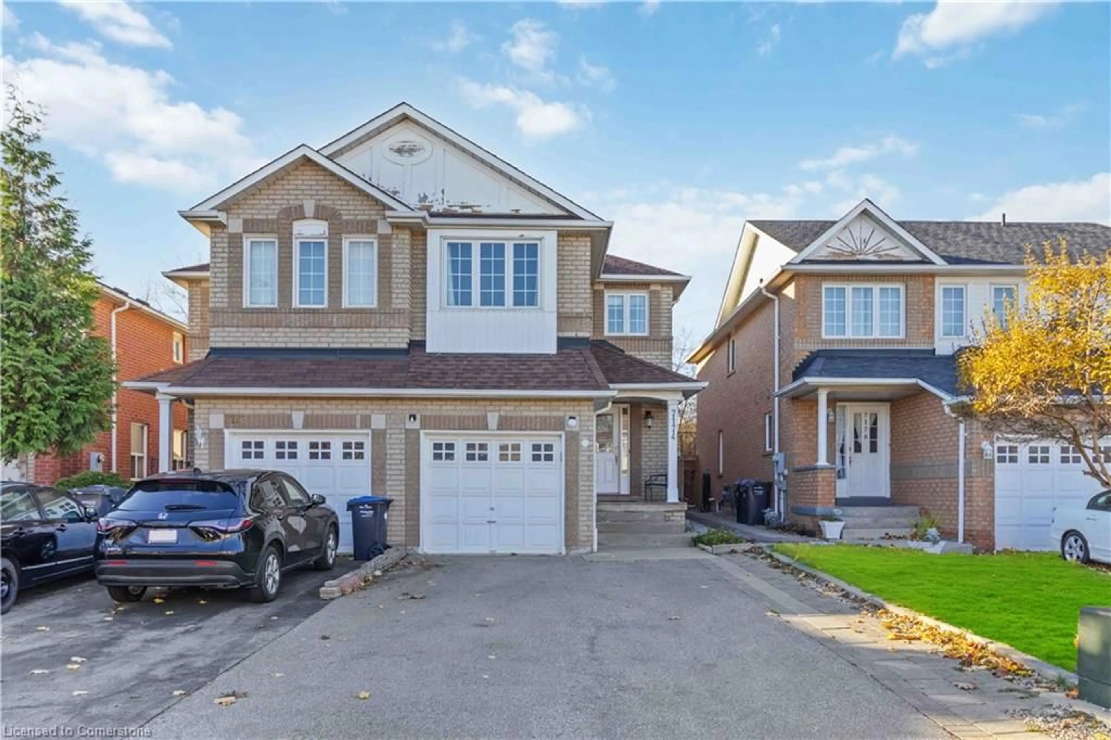 A pic from exterior of the house or condo, the street view for 7174 Frontier Ridge, Mississauga Ontario L5N 7R2