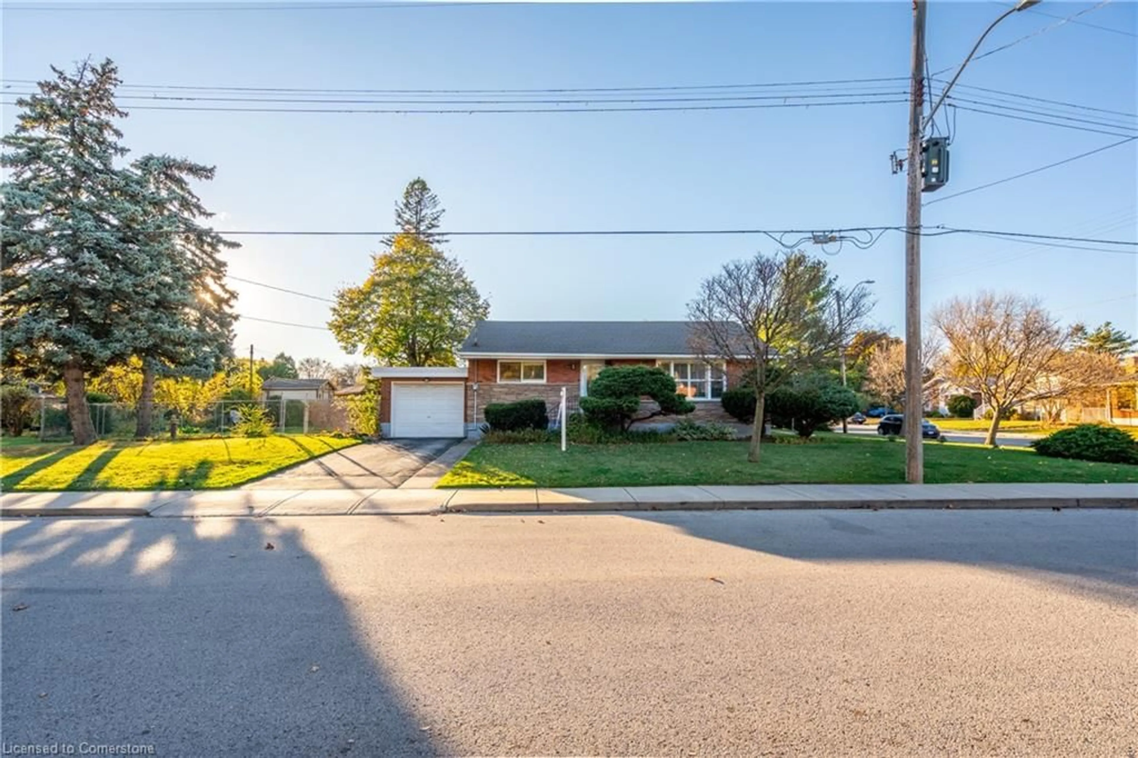 Frontside or backside of a home, the street view for 130 Kings Forest Dr, Hamilton Ontario L8T 4K1