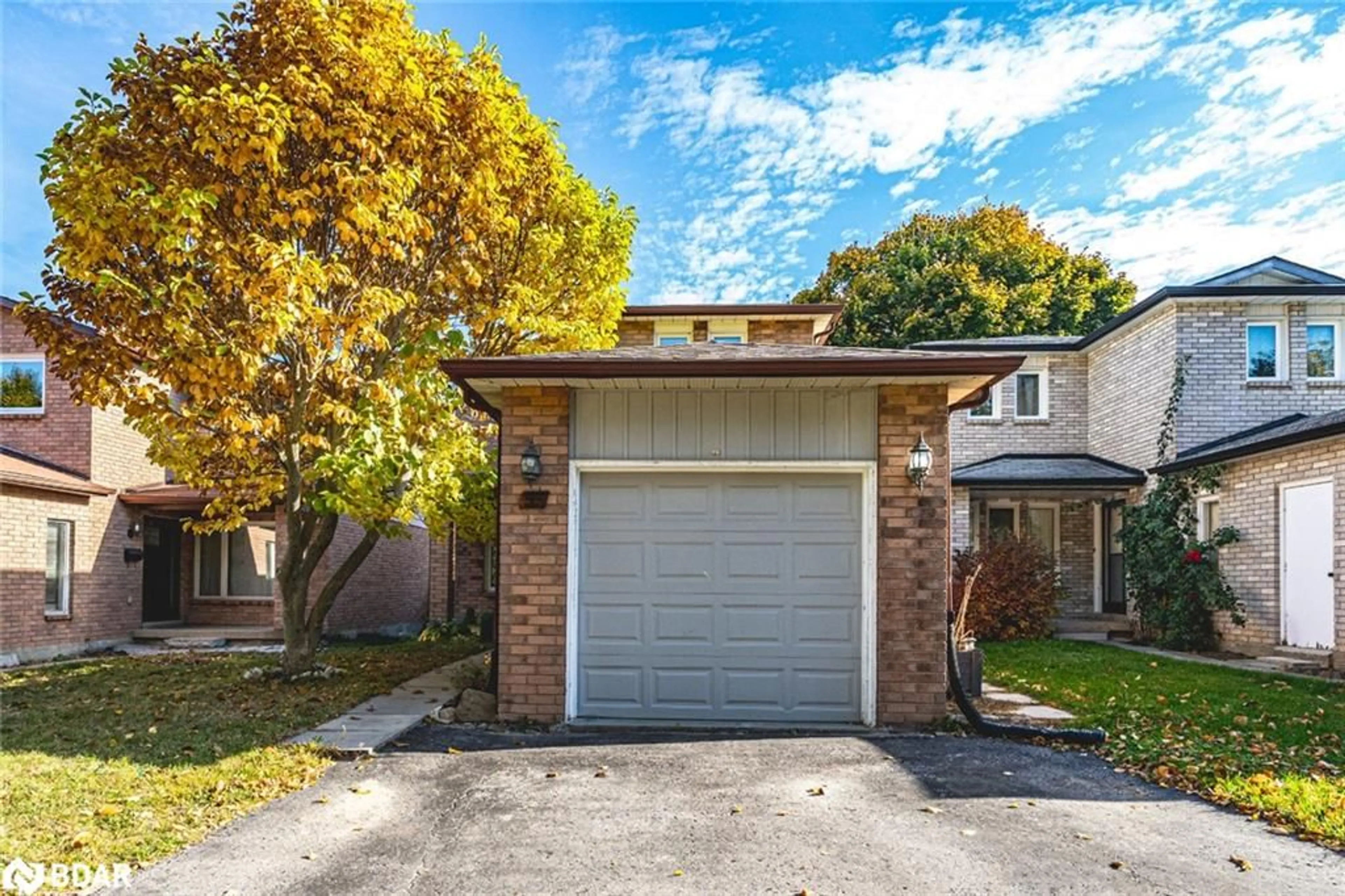 A pic from exterior of the house or condo, cottage for 55 Garden Dr, Barrie Ontario L4N 5T8