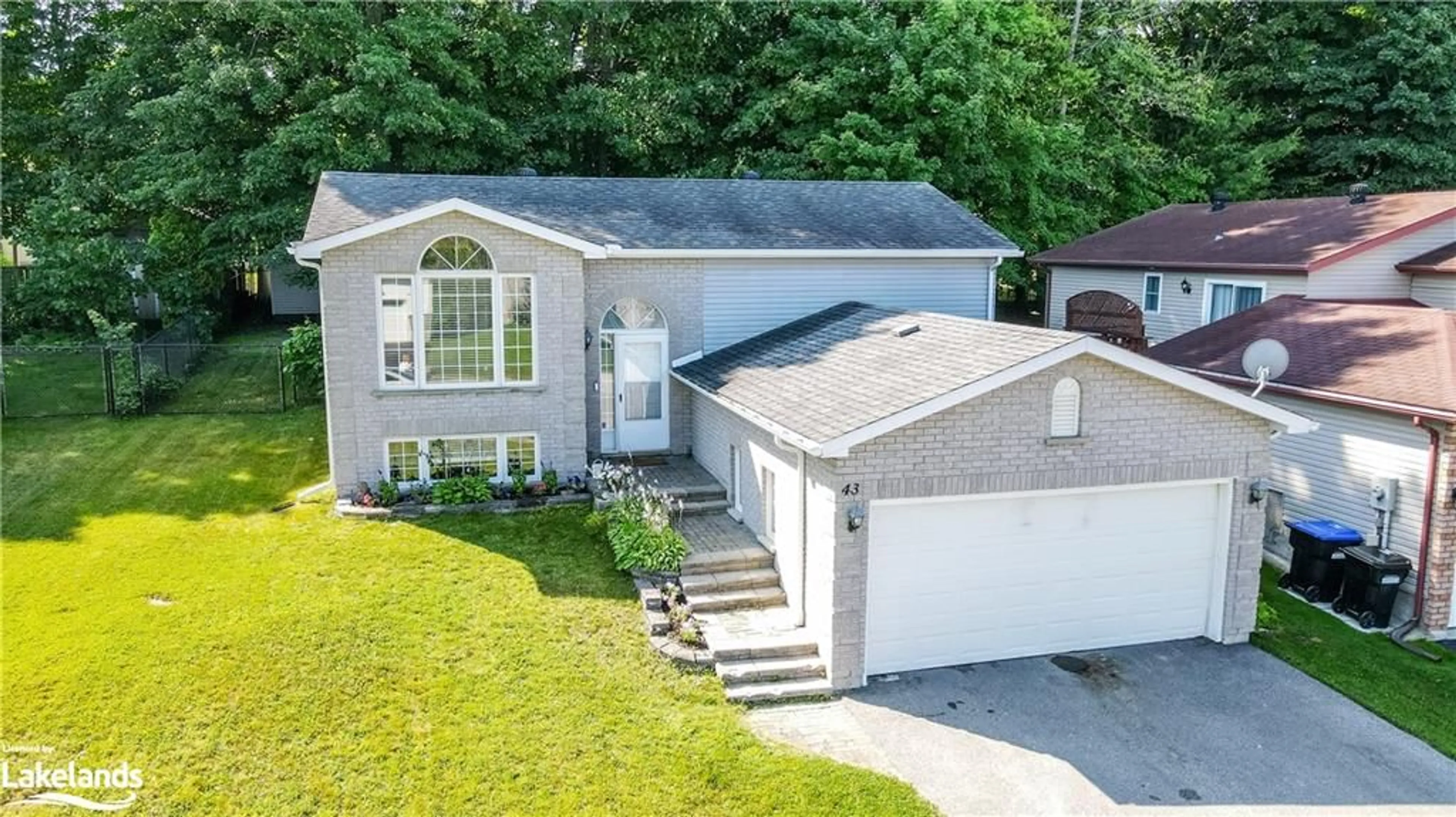 Frontside or backside of a home, cottage for 43 Mcdermitt Trail, Tay Ontario L0K 2A0