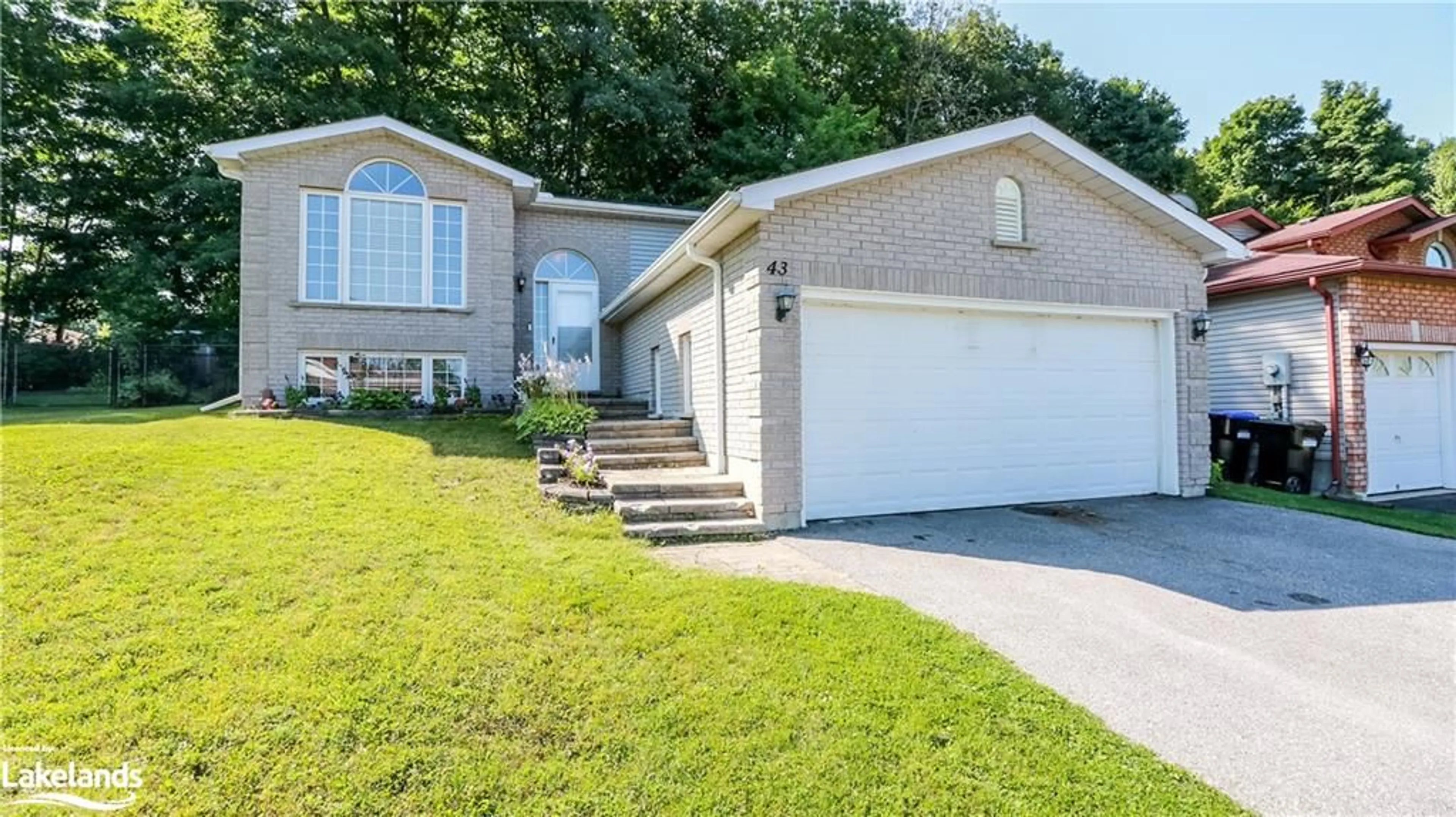 Frontside or backside of a home, the street view for 43 Mcdermitt Trail, Tay Ontario L0K 2A0