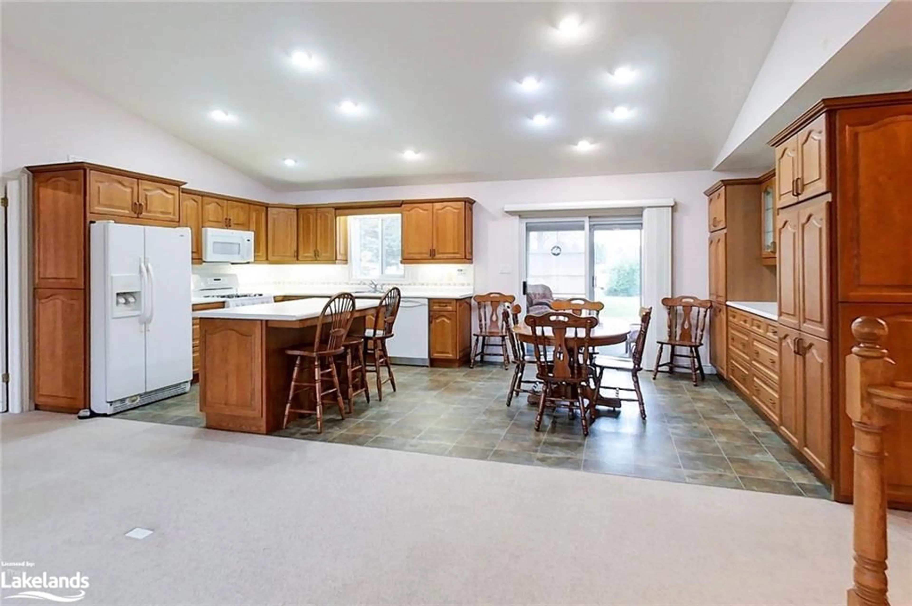Open concept kitchen for 57 Fairway Ave, Meaford Ontario N4L 1X8