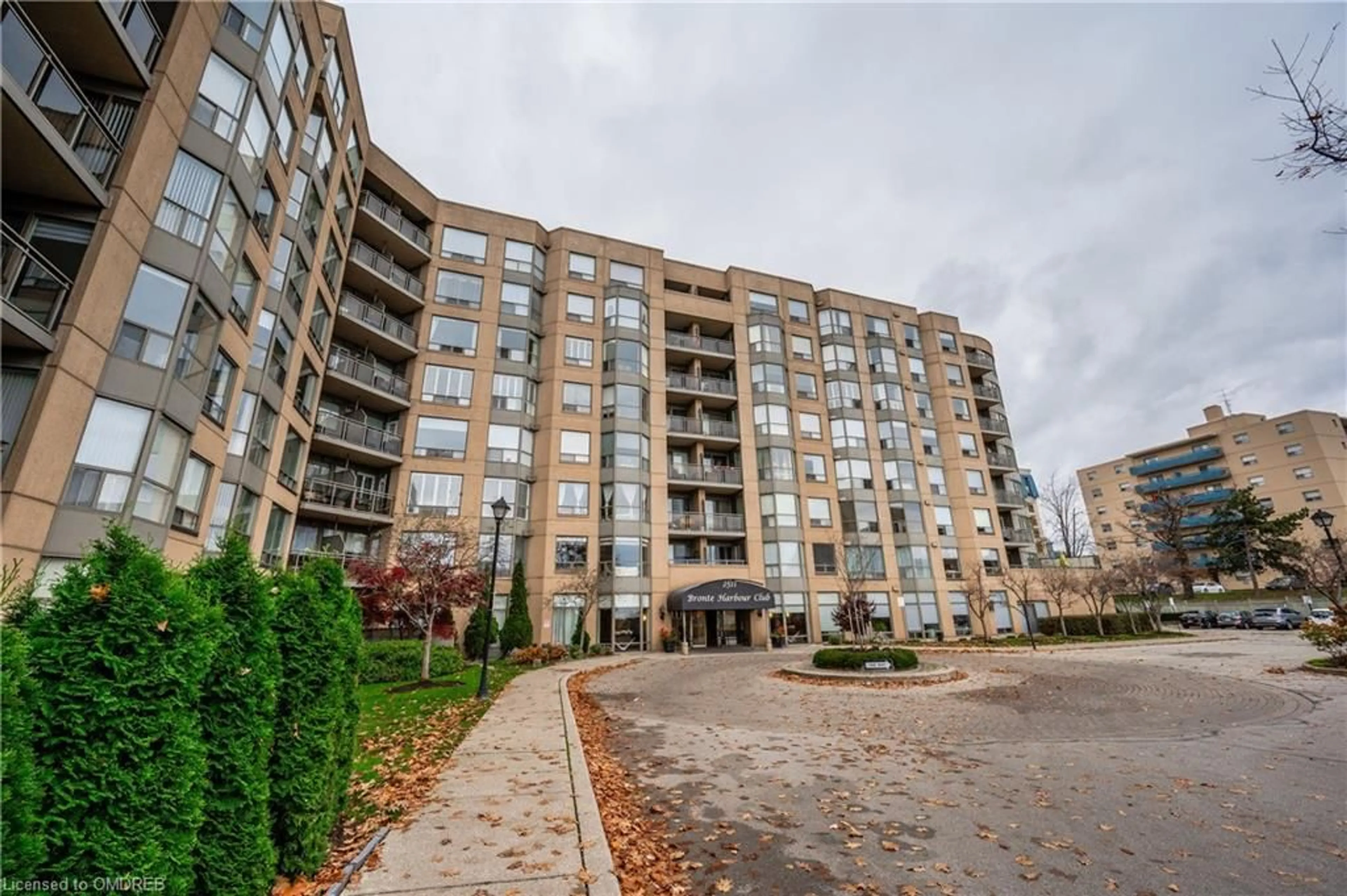 A pic from exterior of the house or condo, the front or back of building for 2511 Lakeshore Rd #108, Oakville Ontario L6L 6L9