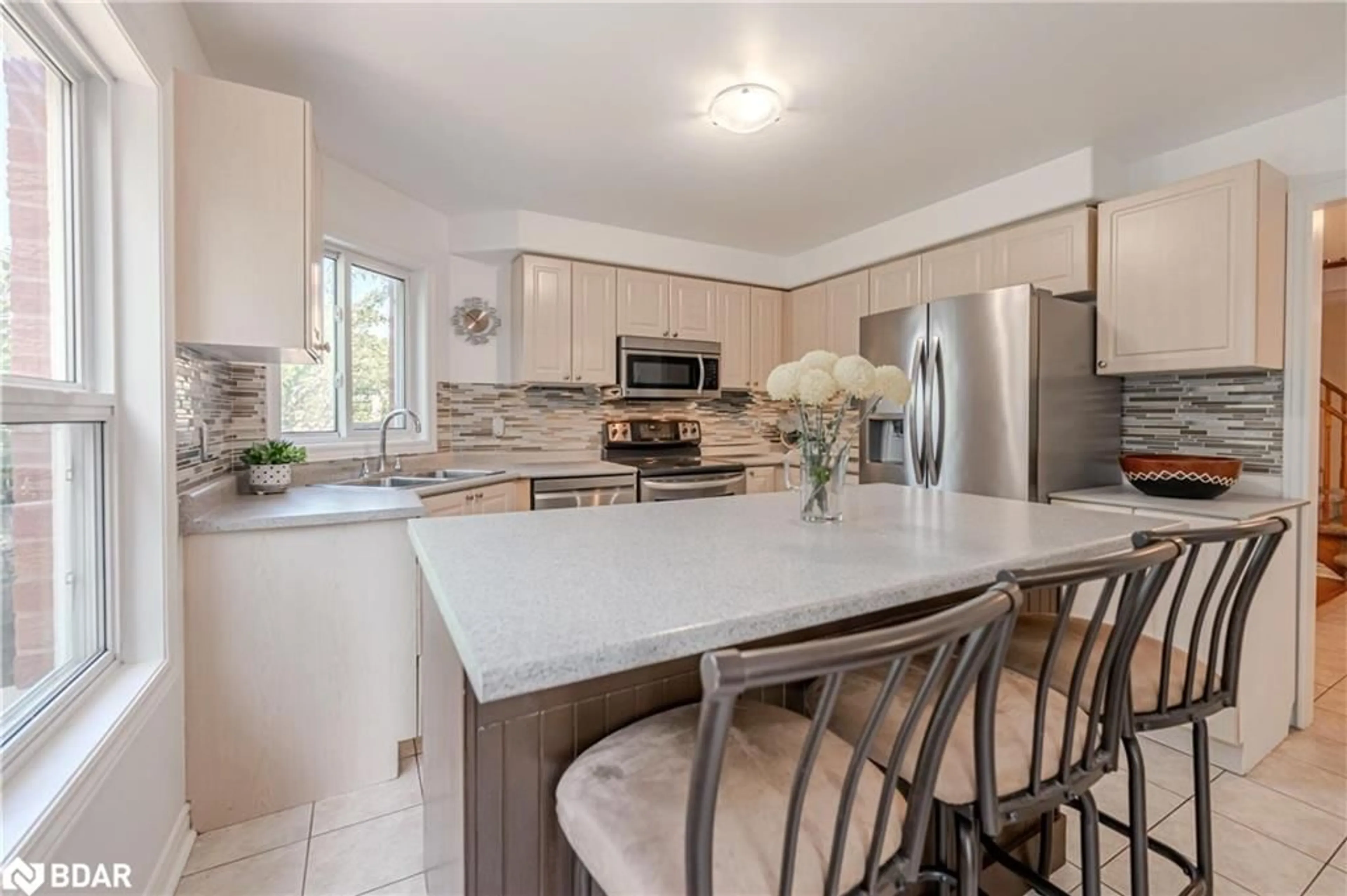 Open concept kitchen for 126 Madelaine Dr, Barrie Ontario L4N 9T1