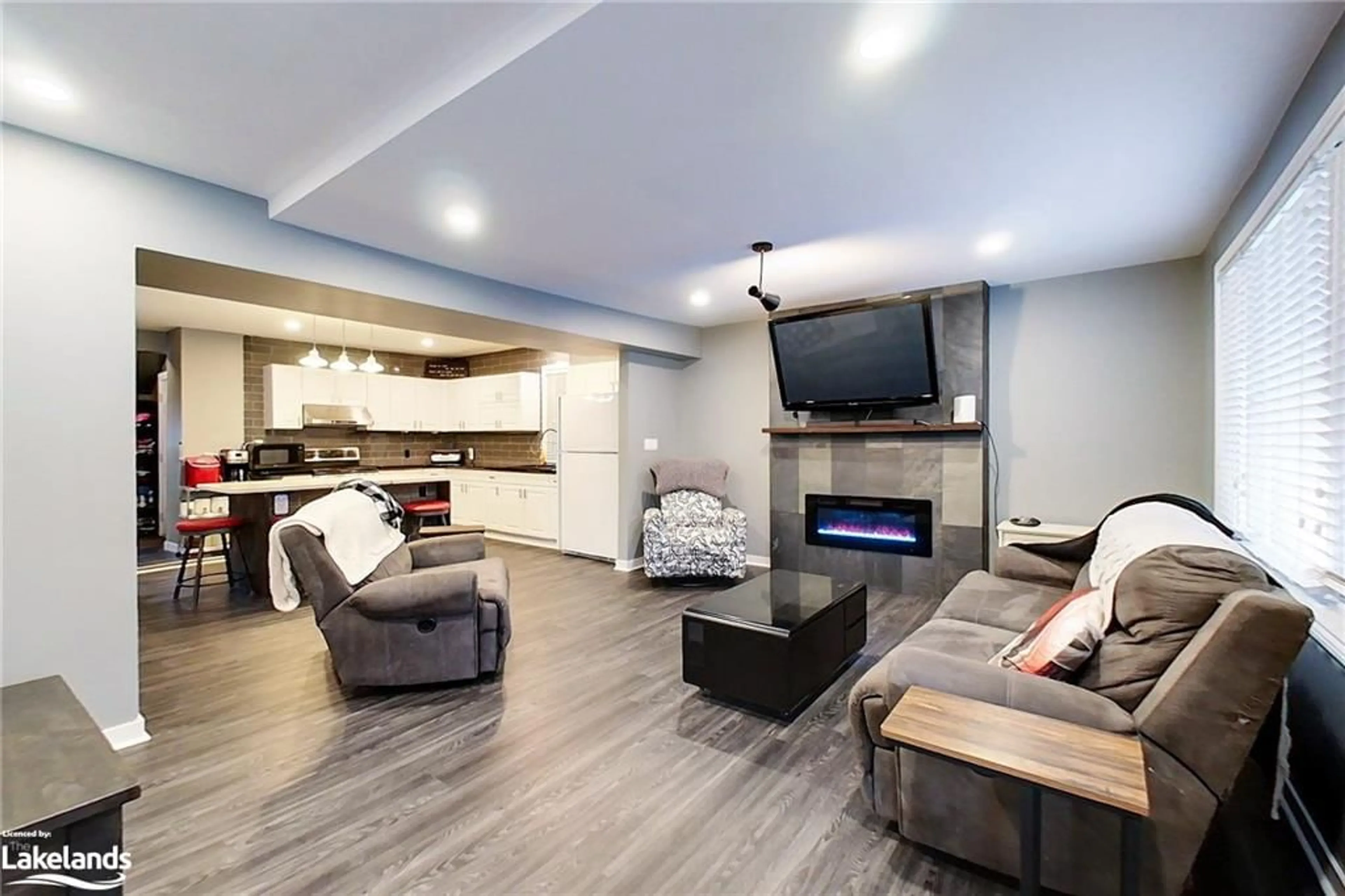 Living room, wood floors for 56 Sykes St, Meaford Ontario N4L 1E3