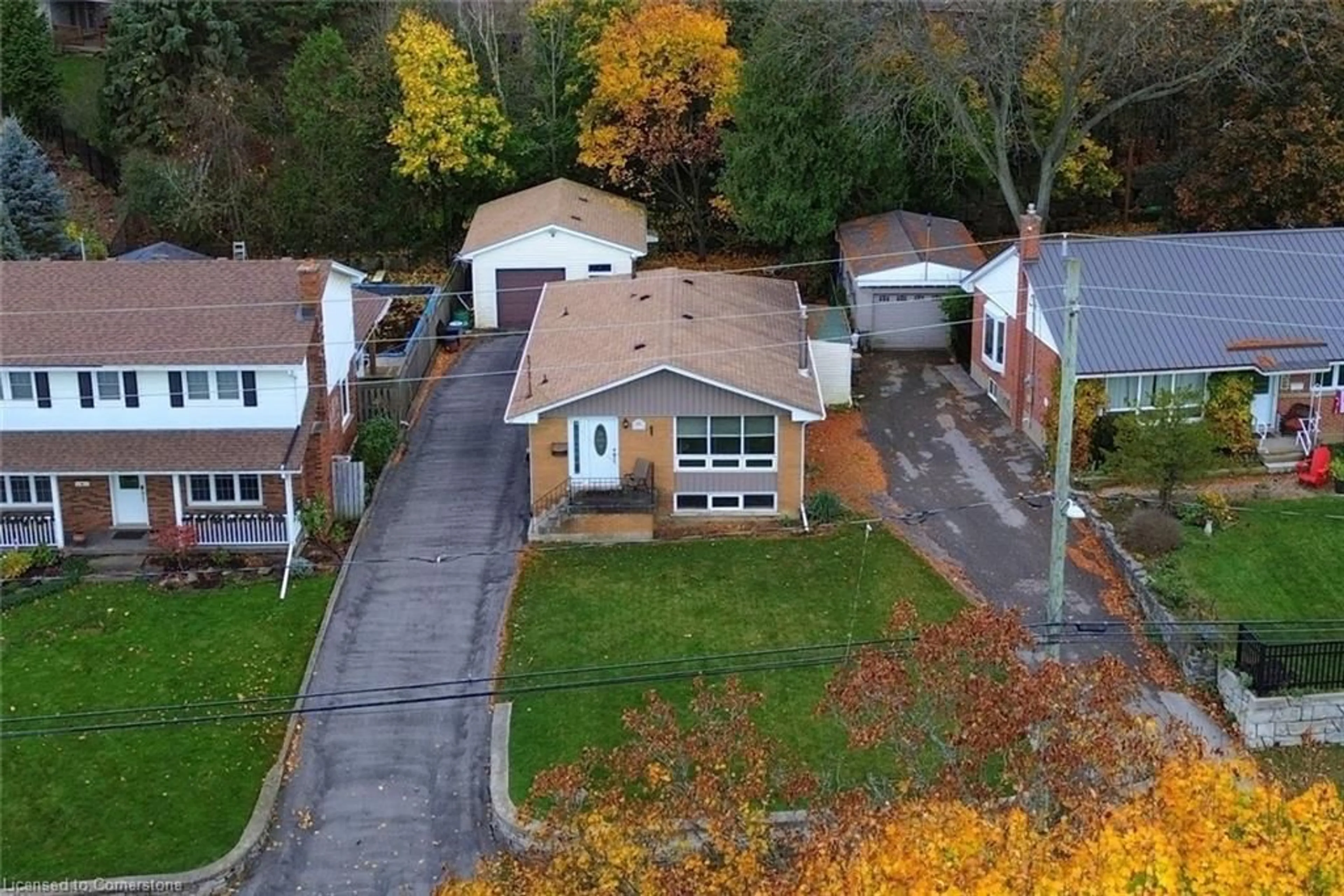 Frontside or backside of a home, cottage for 44 Mercer St, Dundas Ontario L9H 2N6