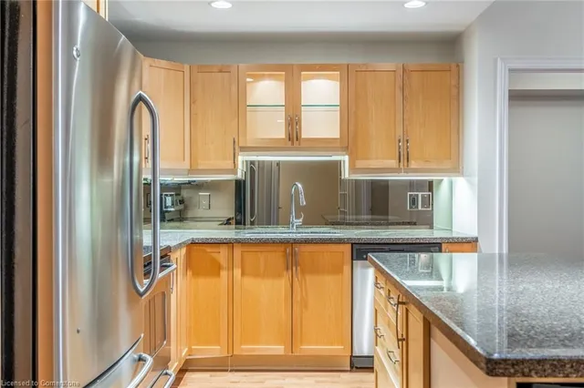 Additional property image - 399 Elizabeth St Unit 611