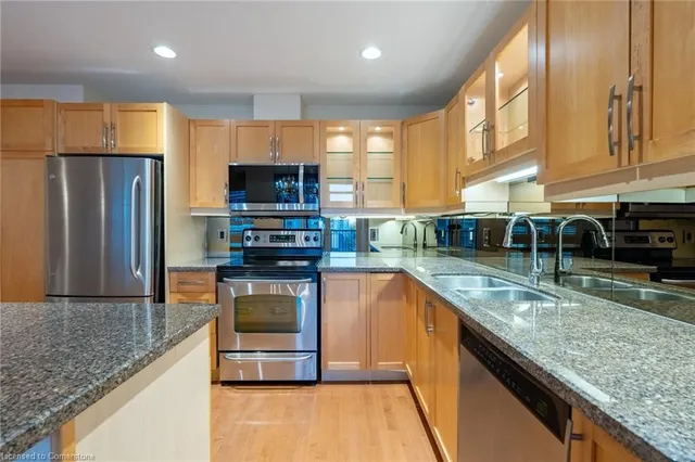Additional property image - 399 Elizabeth St Unit 611
