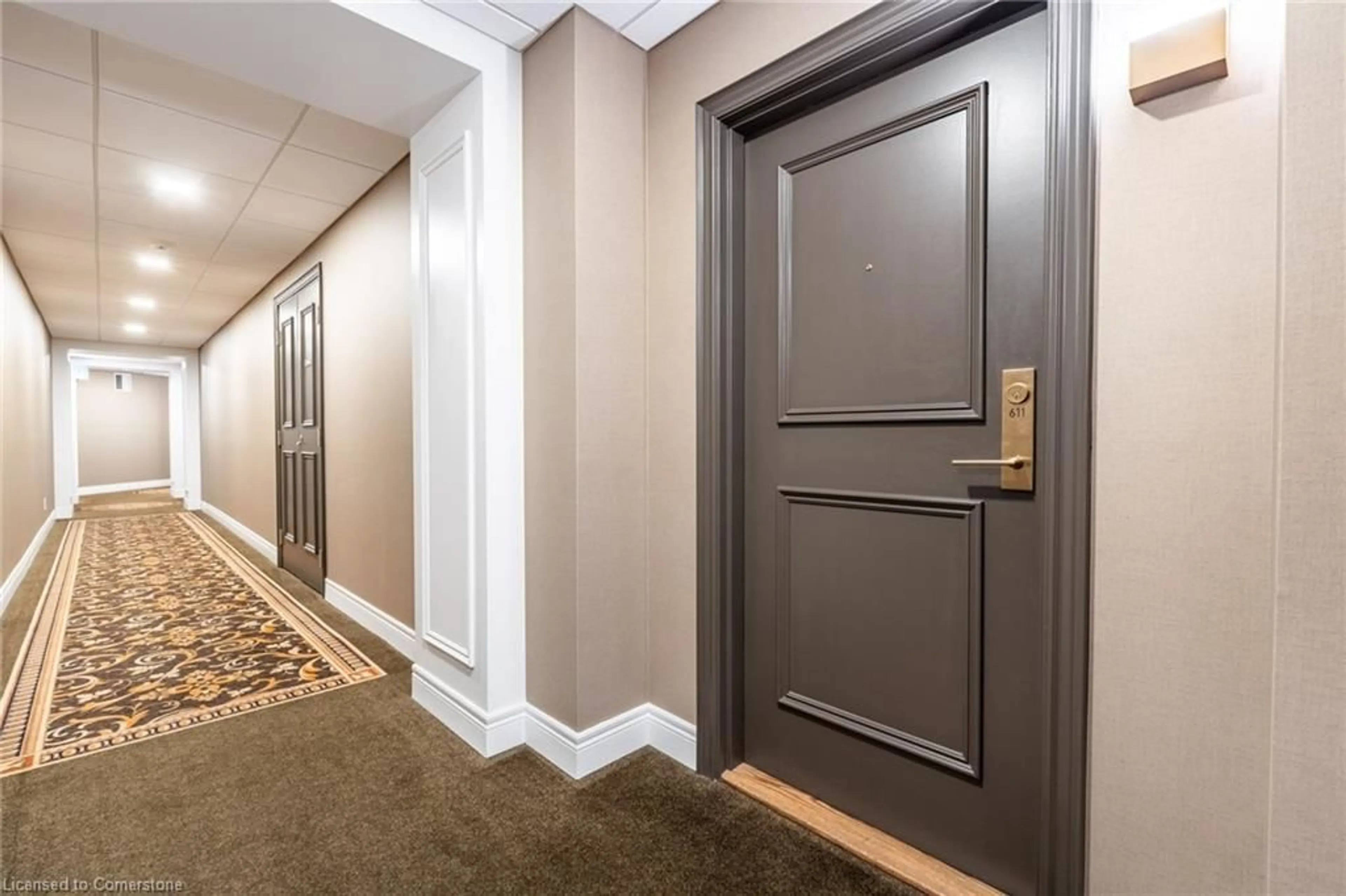 Indoor foyer, wood floors for 399 Elizabeth St #611, Burlington Ontario L7R 0A4