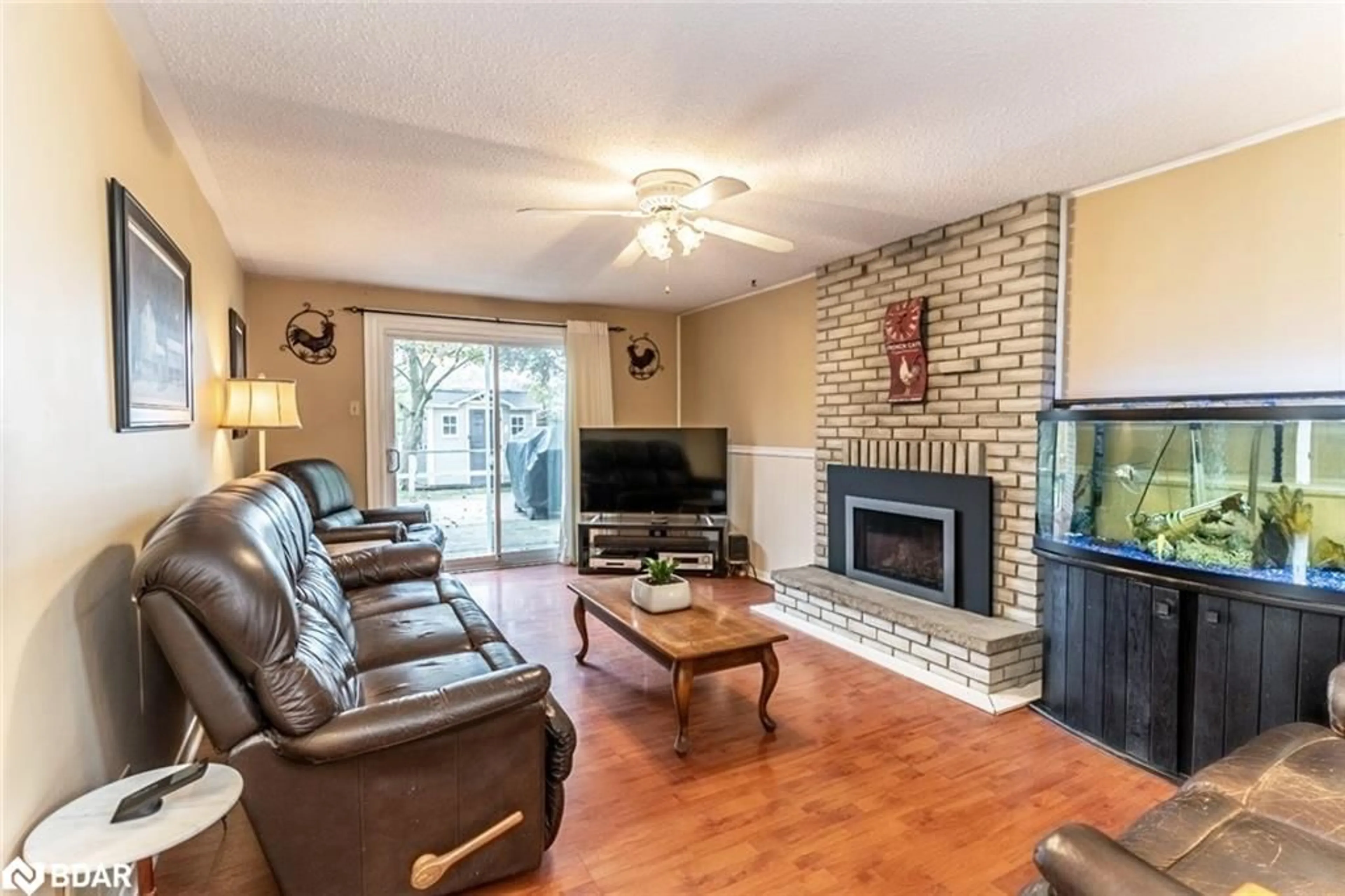 Living room, wood floors for 31 Little Ave, Barrie Ontario L4N 2Z4