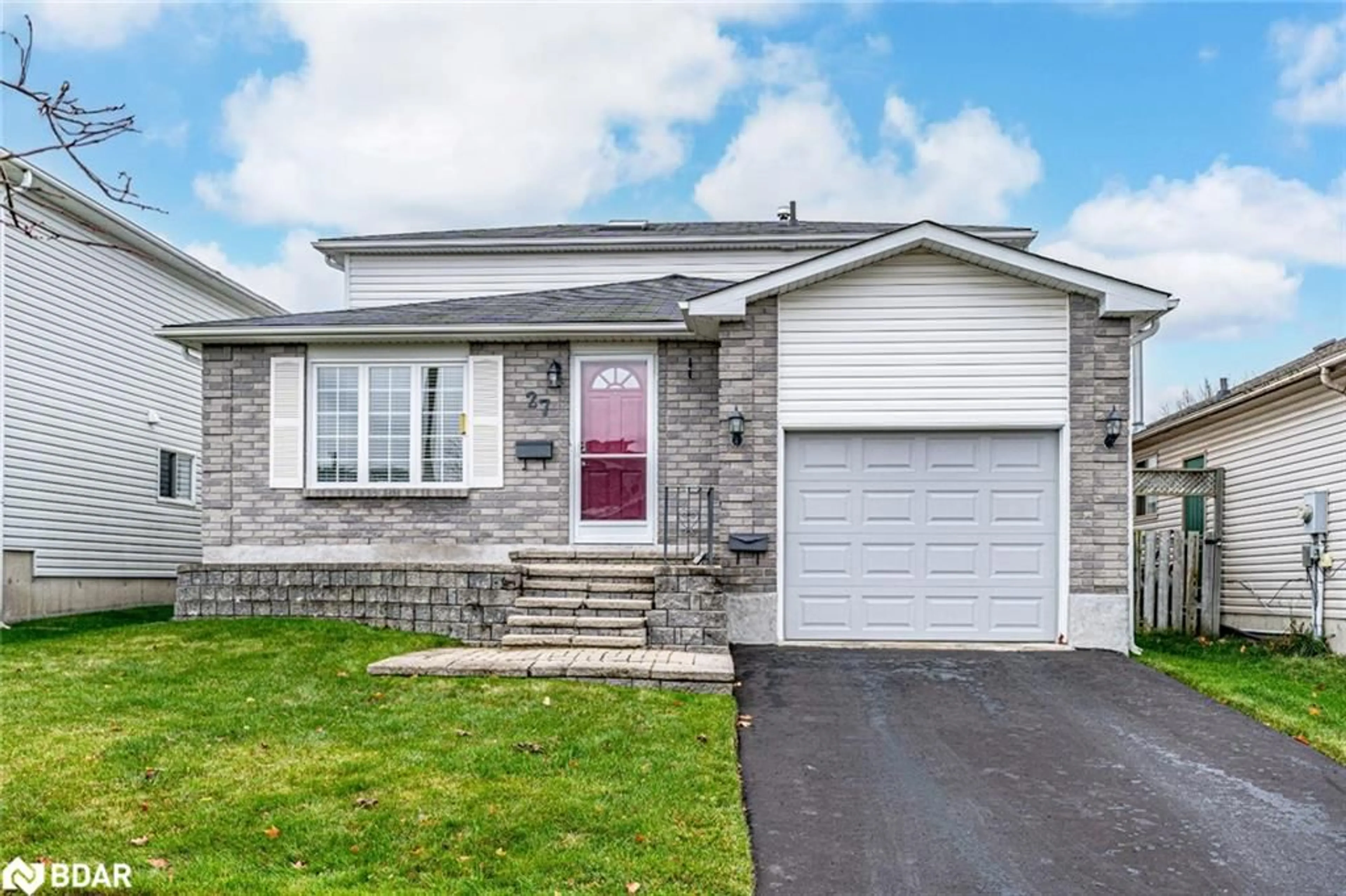 Frontside or backside of a home, cottage for 27 Waddington Cres, Barrie Ontario L4N 8C8