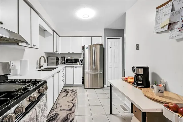 Additional property image - 136 Essling Ave