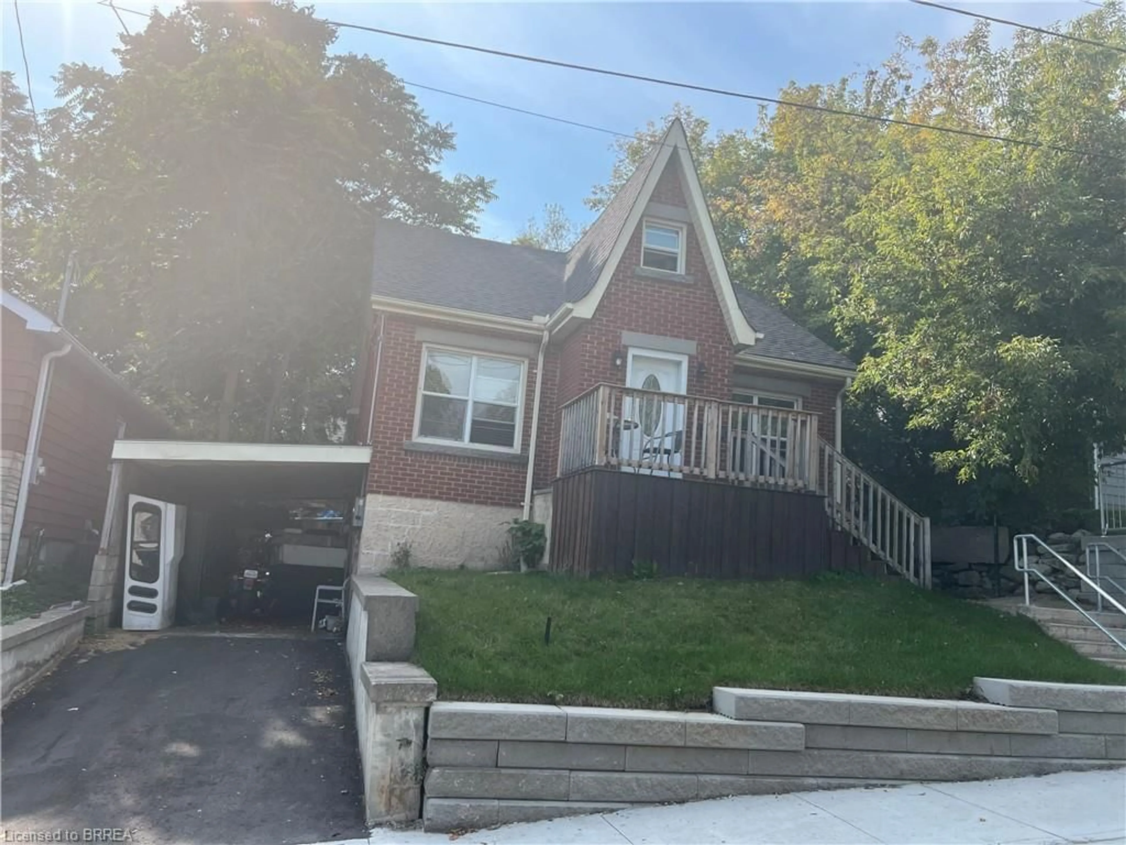 Frontside or backside of a home, cottage for 32 Dundas St, Brantford Ontario N3R 1R5