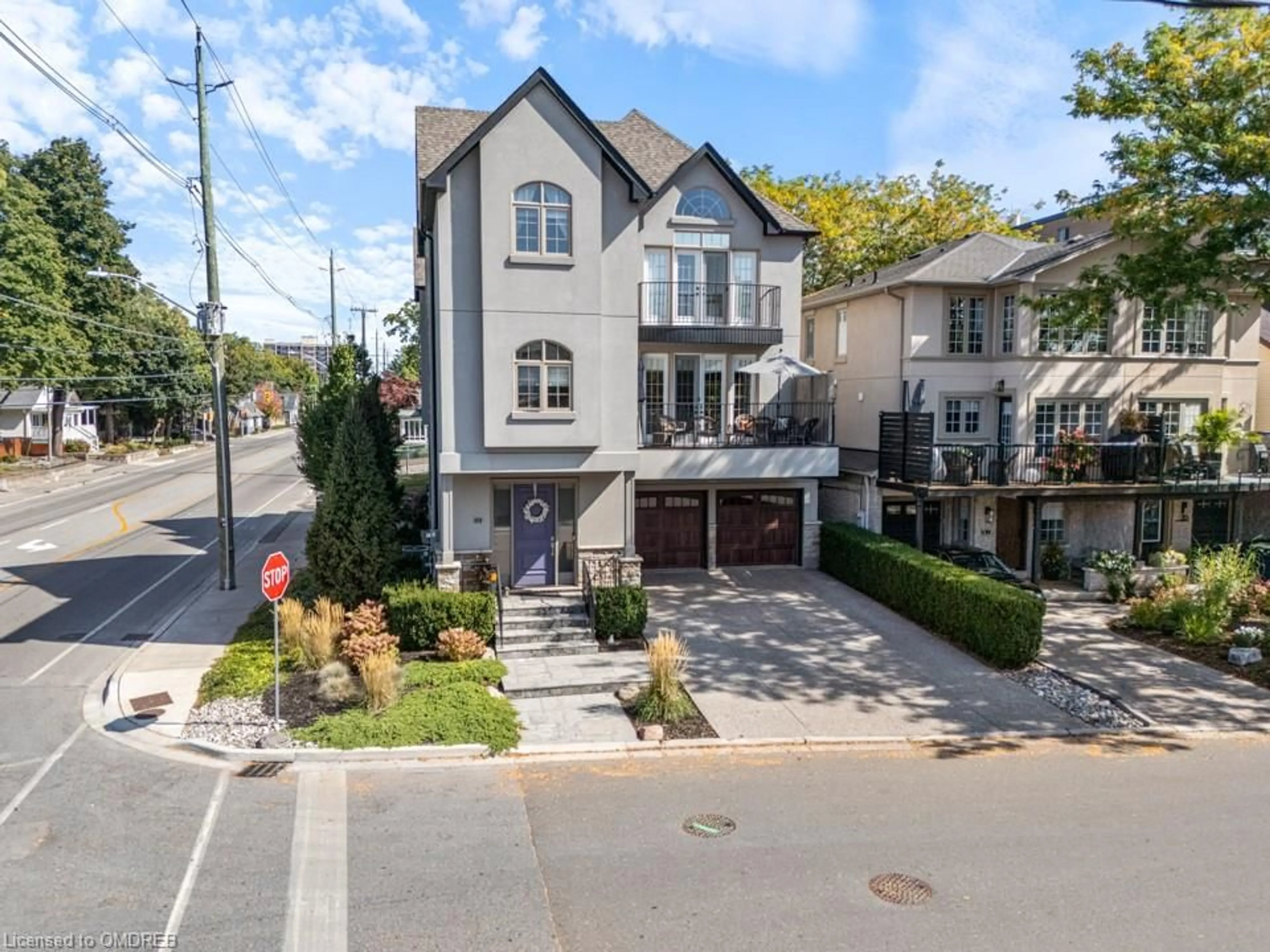 A pic from exterior of the house or condo, the street view for 139 Wilson St, Oakville Ontario L6K 3G9