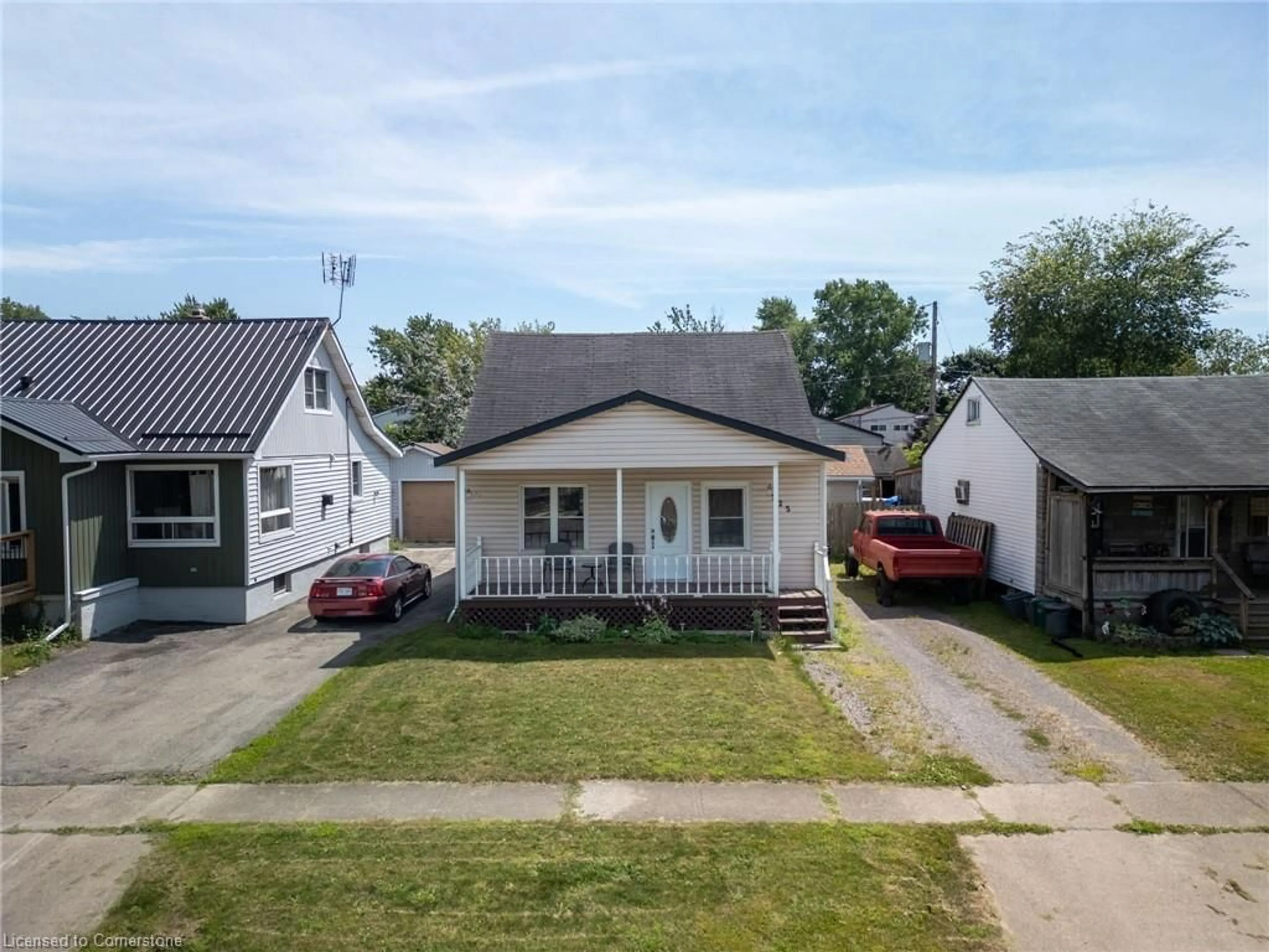 Frontside or backside of a home, the street view for 325 Simpson Ave, Welland Ontario L3B 4Y7