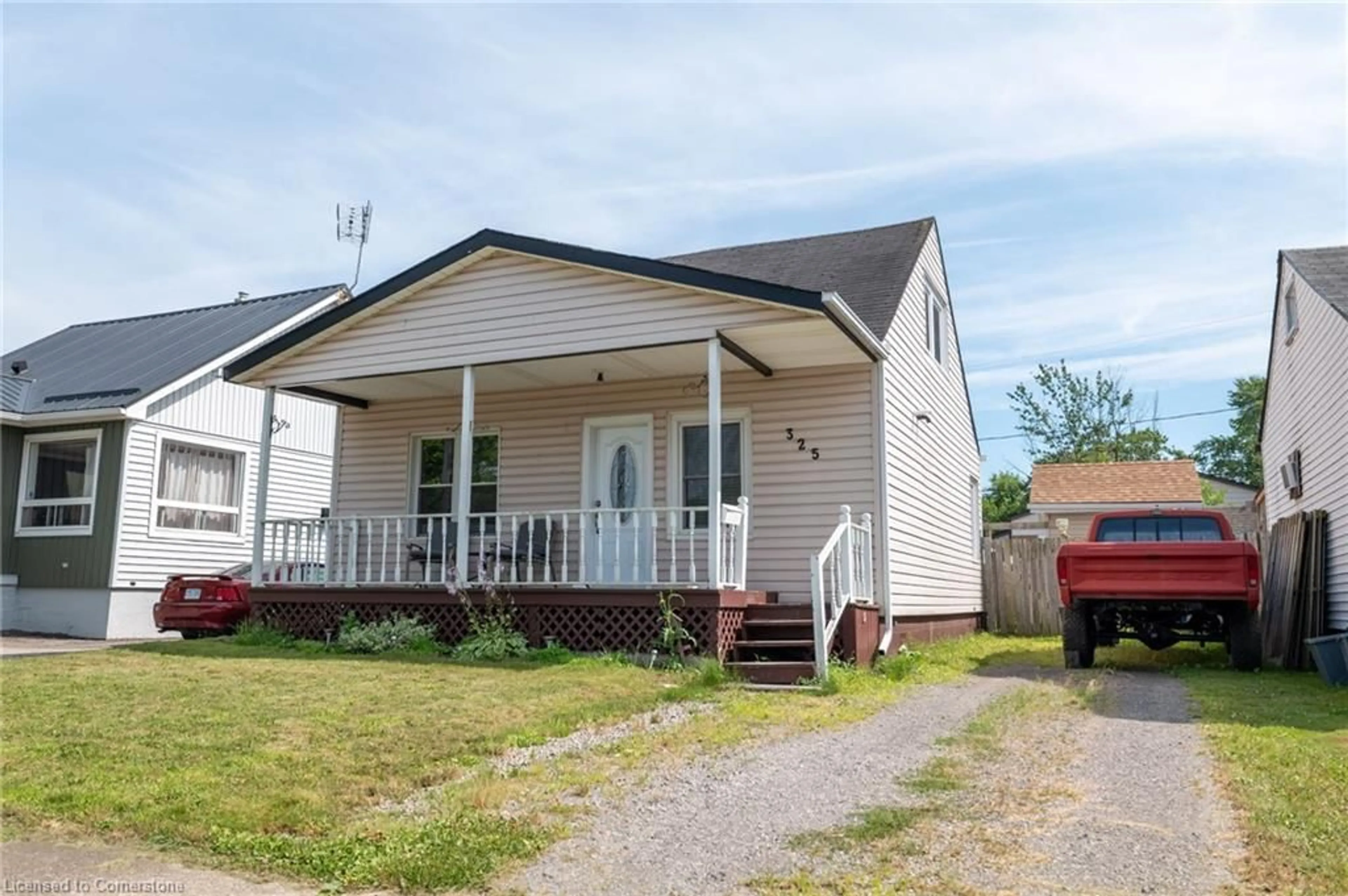 Frontside or backside of a home, cottage for 325 Simpson Ave, Welland Ontario L3B 4Y7