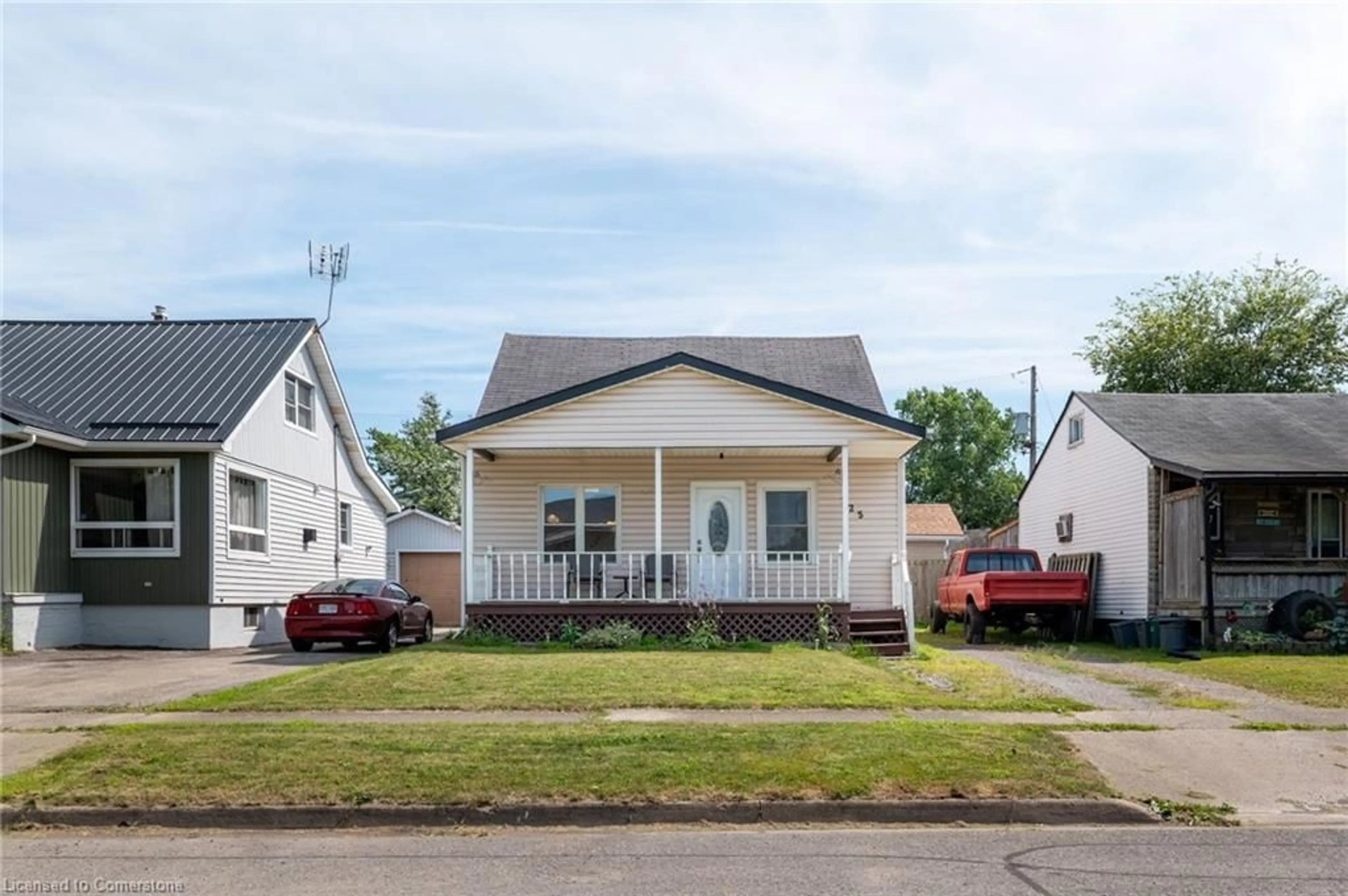 Frontside or backside of a home, cottage for 325 Simpson Ave, Welland Ontario L3B 4Y7