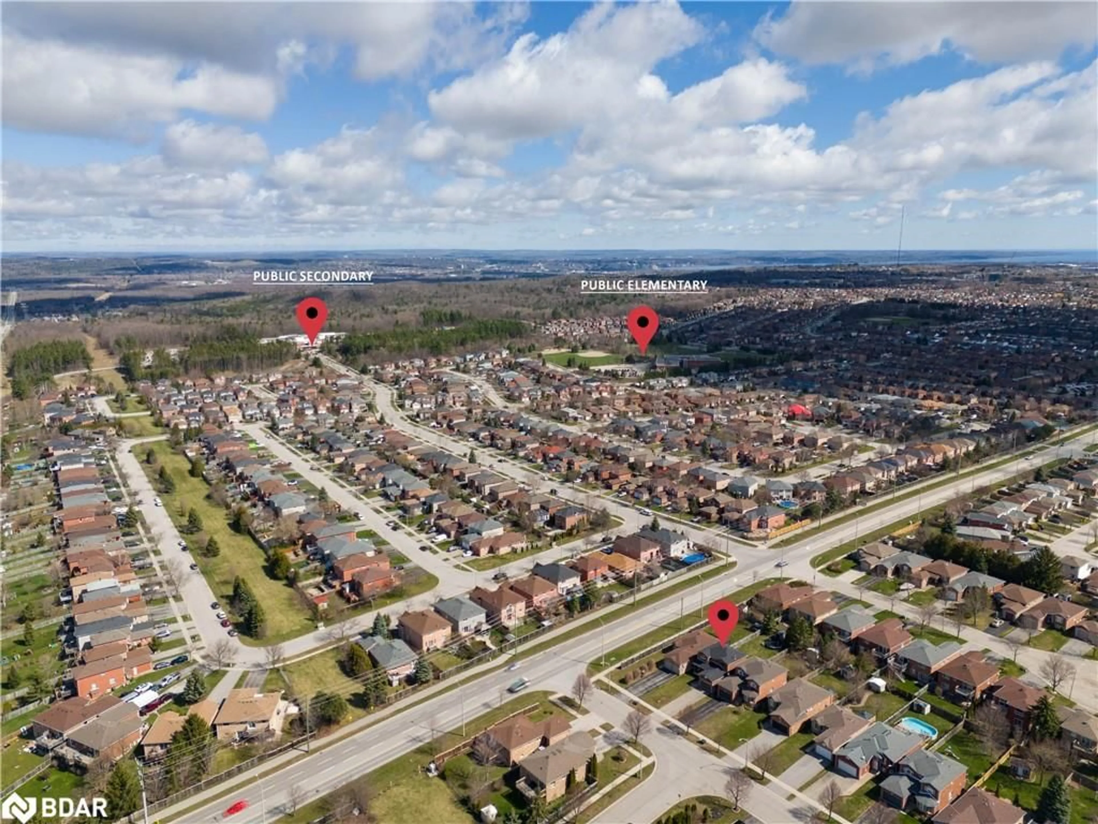 A pic from exterior of the house or condo, the street view for 3 Logan Crt, Barrie Ontario L4N 8G6