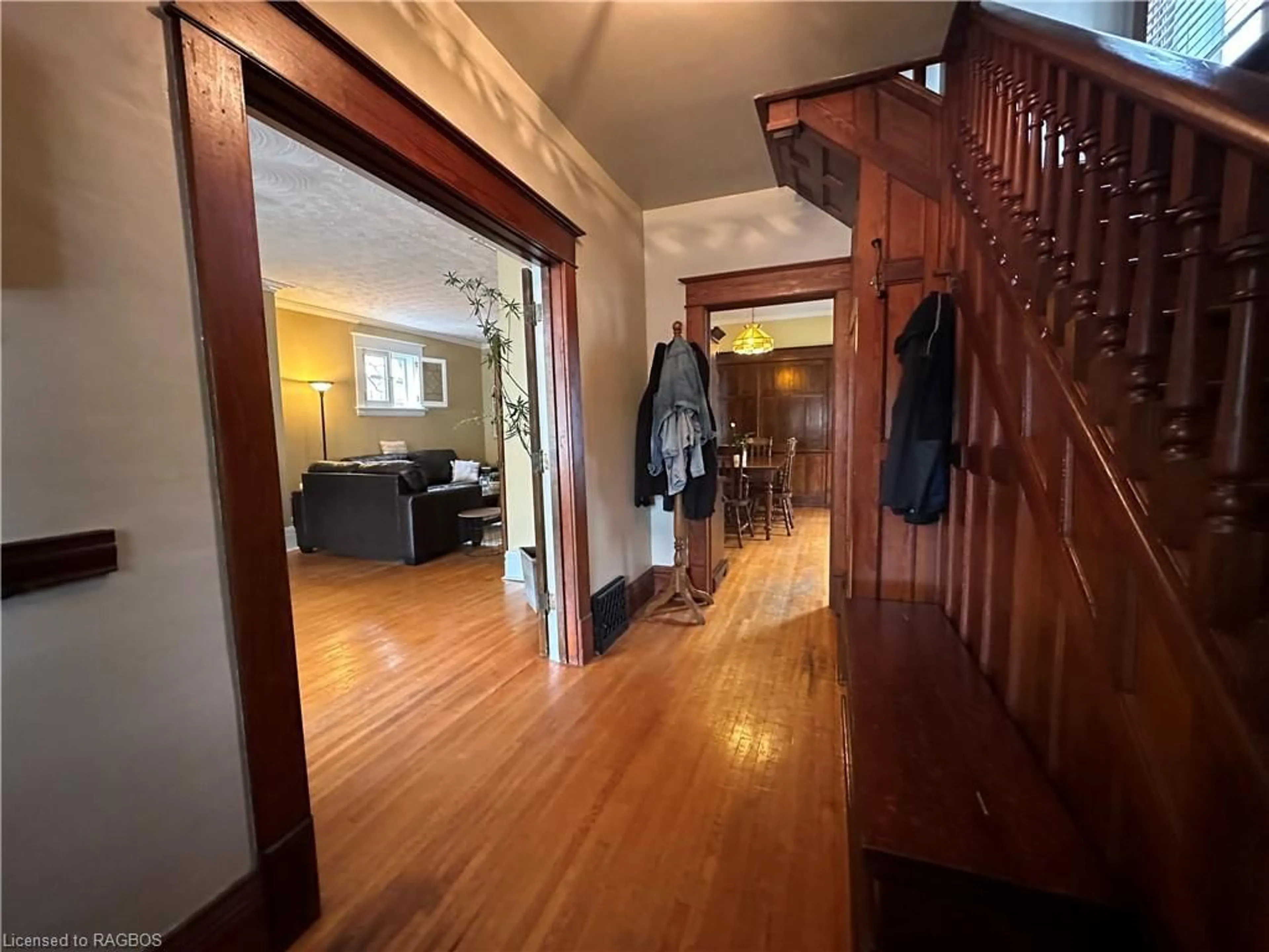 Indoor foyer, wood floors for 295 9th St, Hanover Ontario N4N 1L3