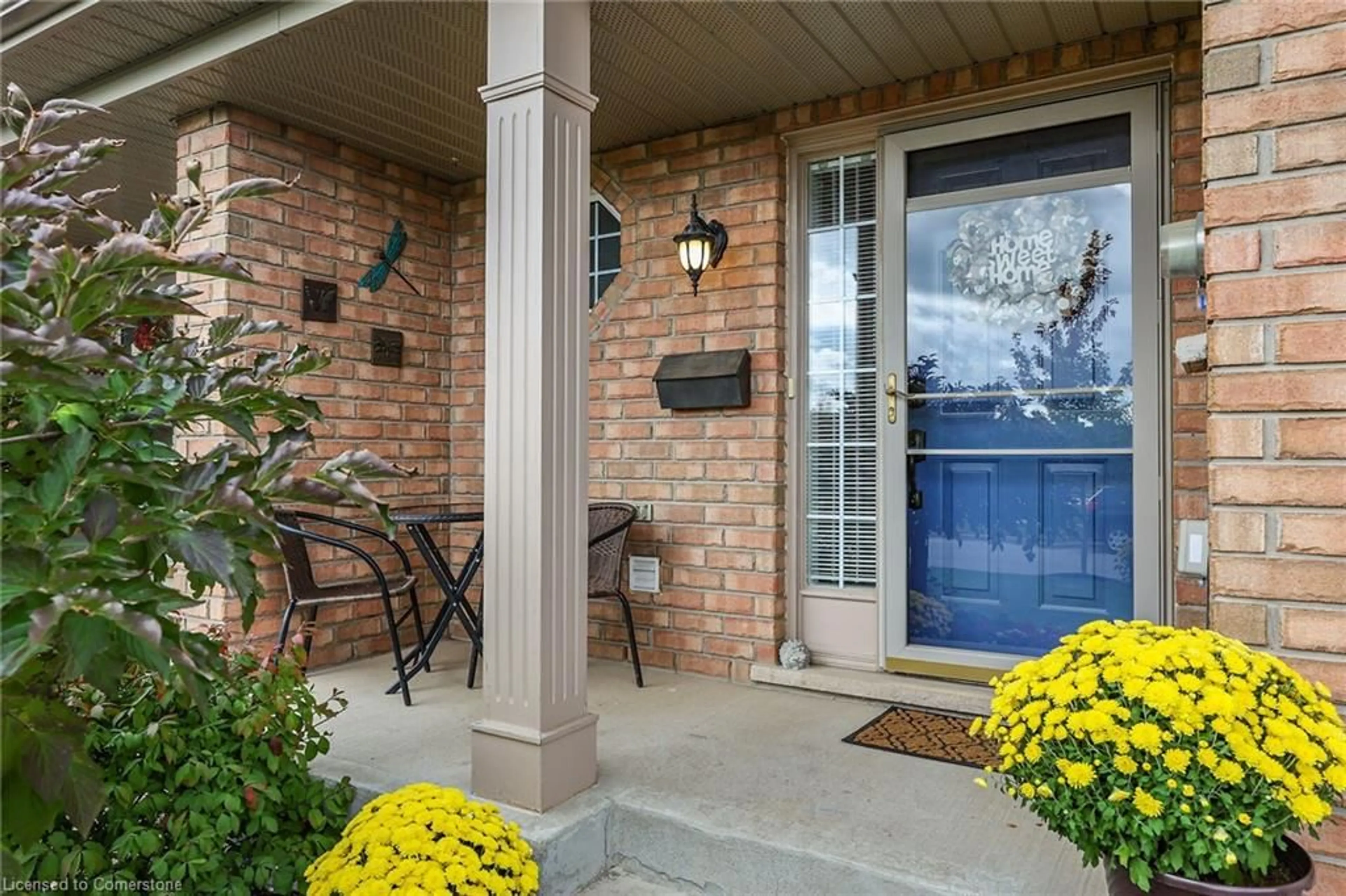 Indoor entryway, wood floors for 4104 Ashby Dr, Beamsville Ontario L3J 0G8