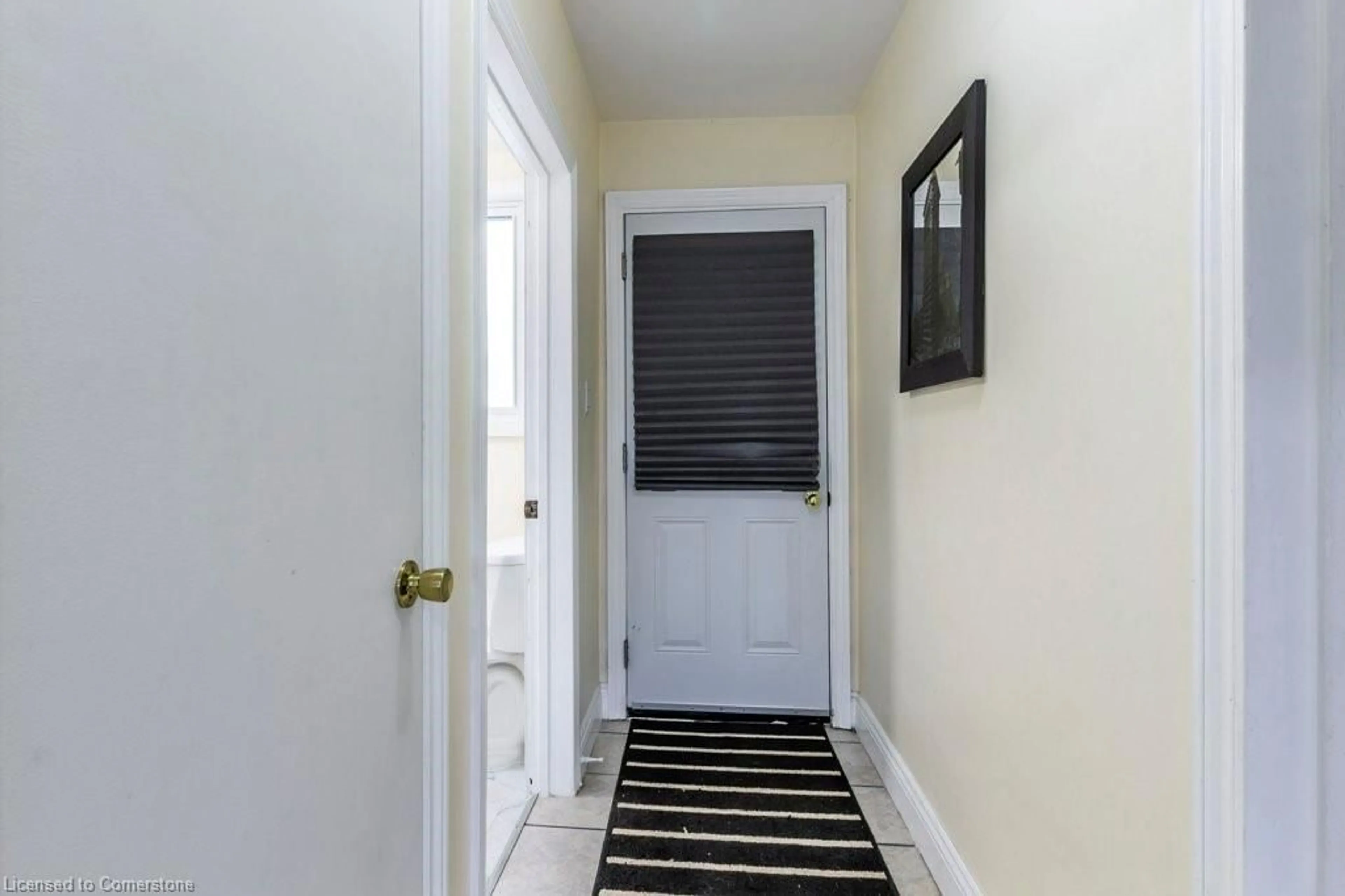 Indoor entryway, wood floors for 48 Windom Rd #E, Kitchener Ontario N2A 2P4