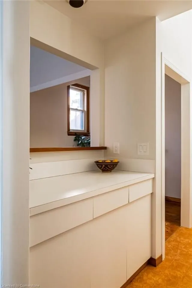 Additional property image - 218 Bay St