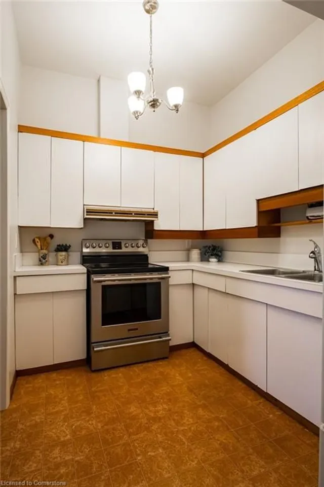 Additional property image - 218 Bay St