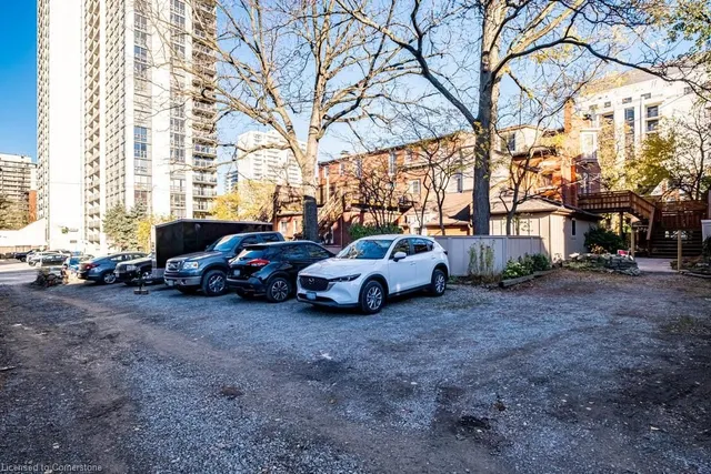 Additional property image - 218 Bay St