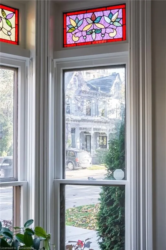 Additional property image - 218 Bay St