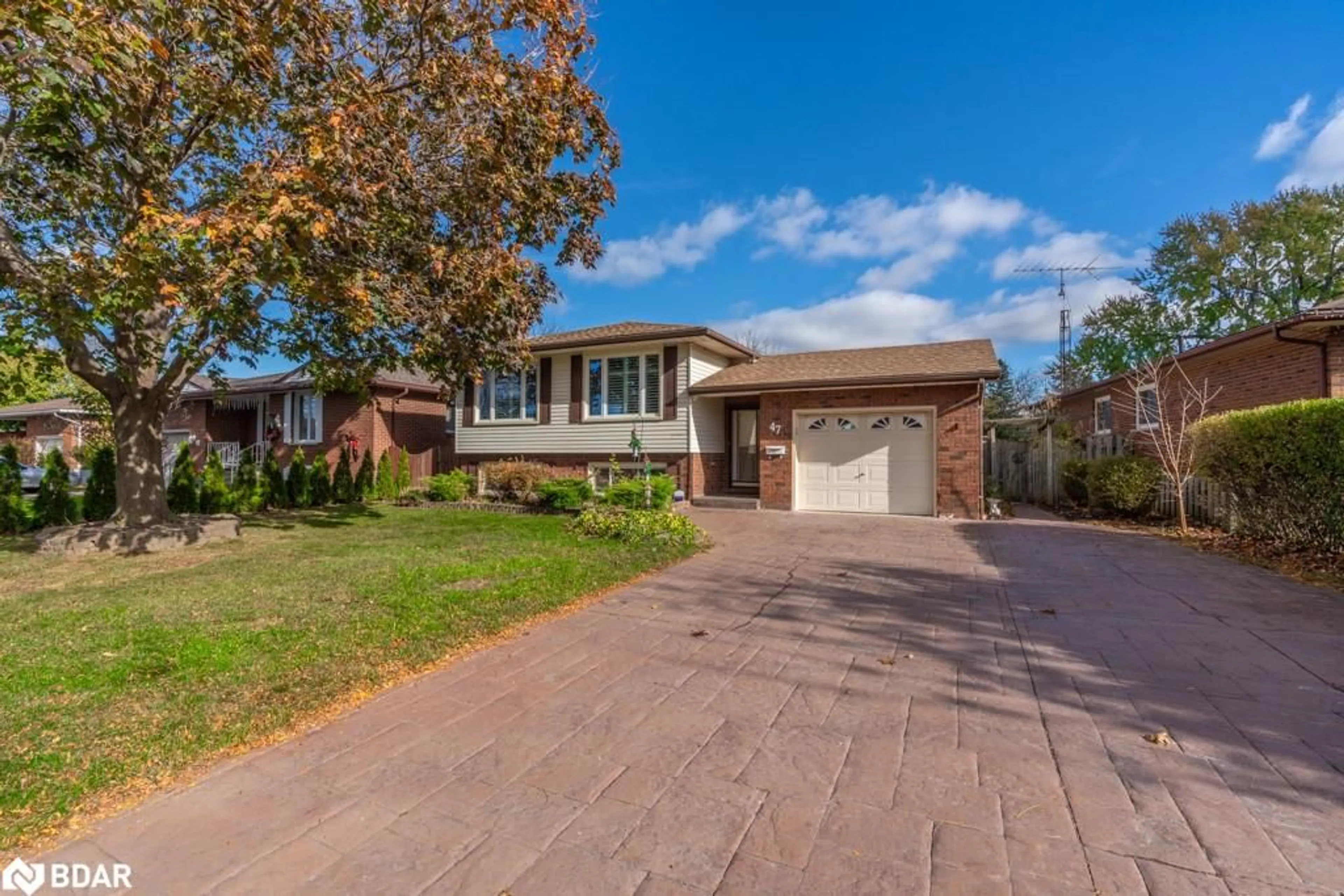 Home with brick exterior material for 47 Westfield Dr, St. Catharines Ontario L2N 5Z5