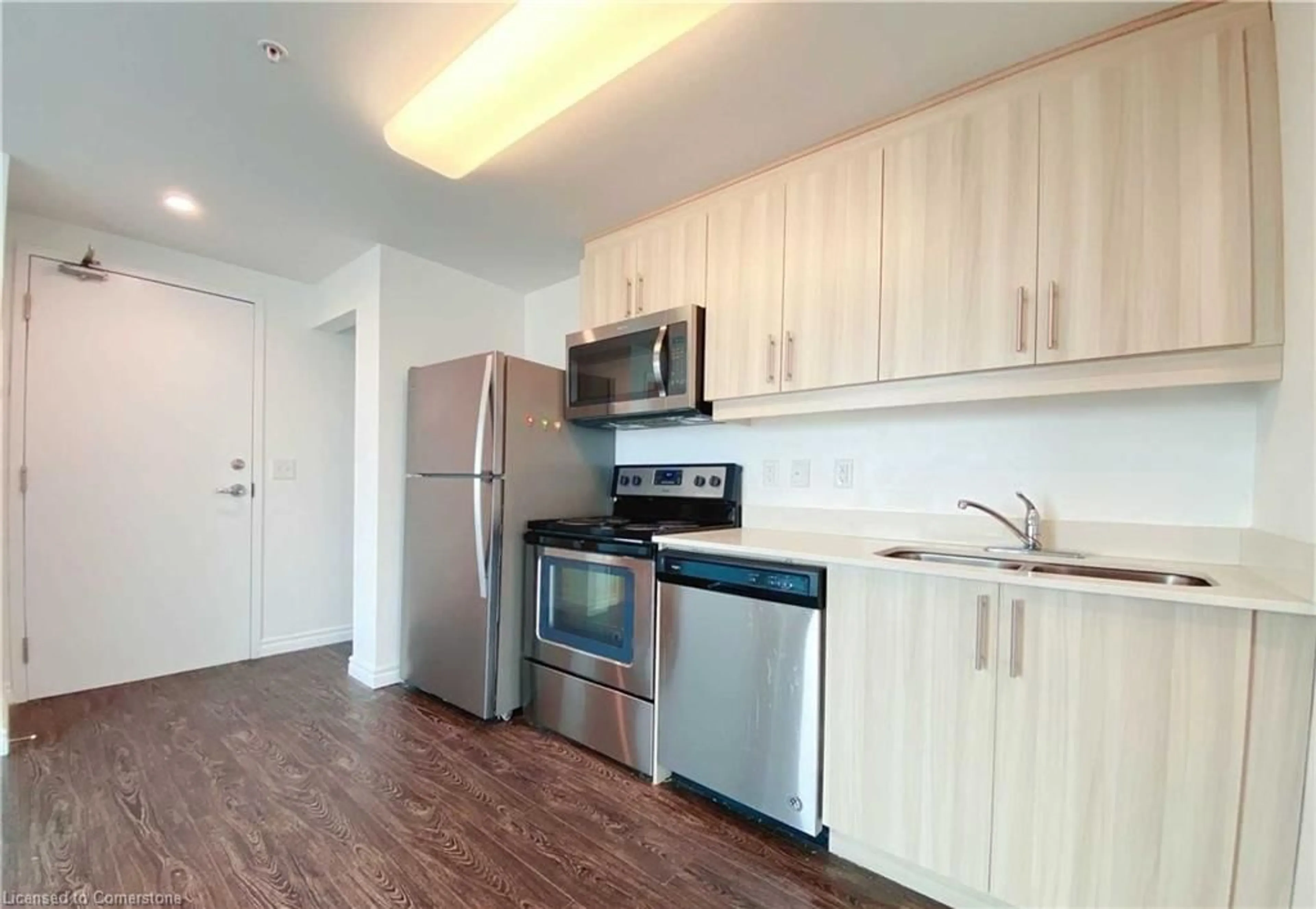 Standard kitchen for 158 King St #901, Waterloo Ontario N2J 2Y2