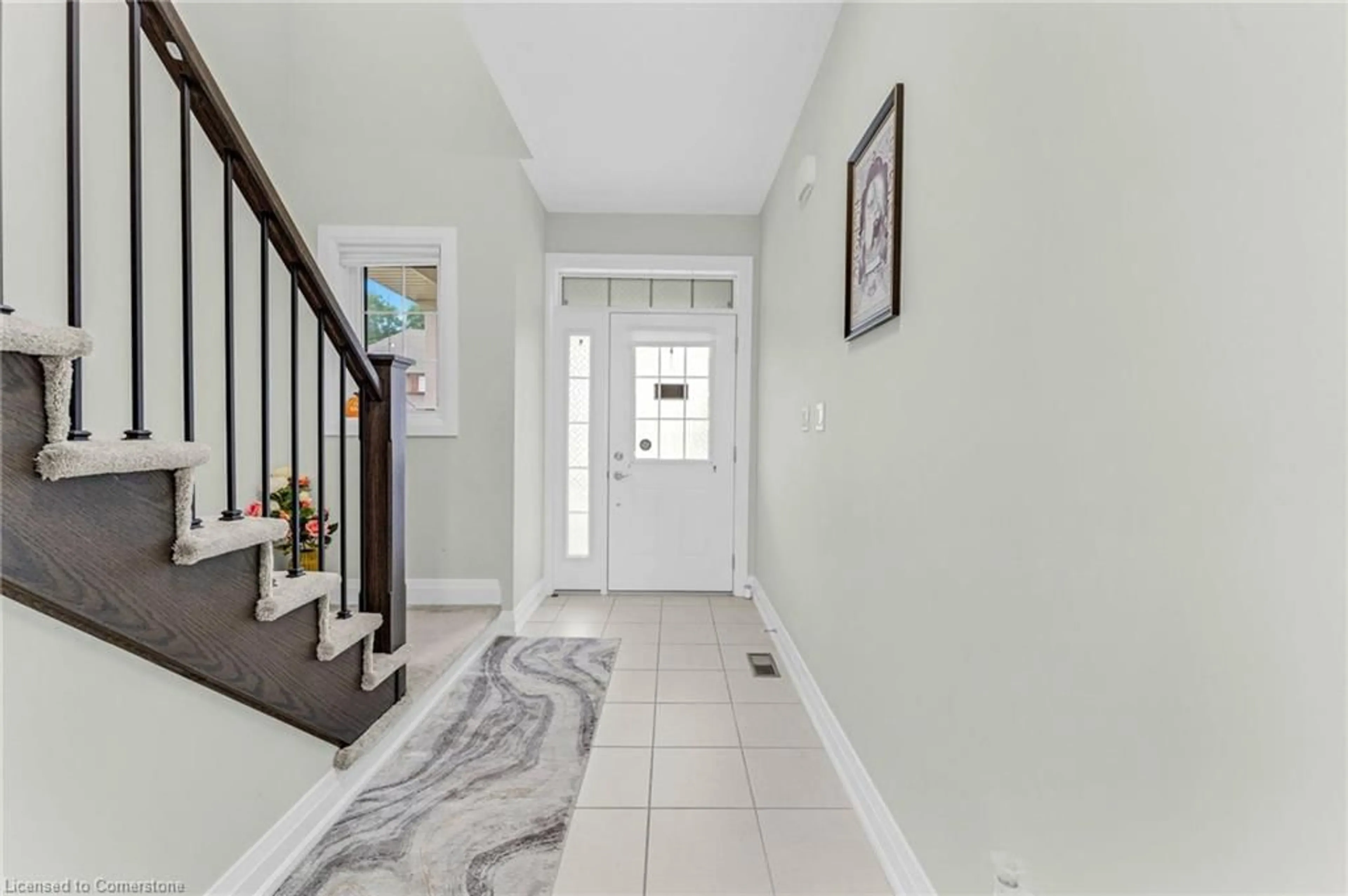 Indoor entryway for 52 Monarch Woods Dr, Kitchener Ontario N2P 2Y9