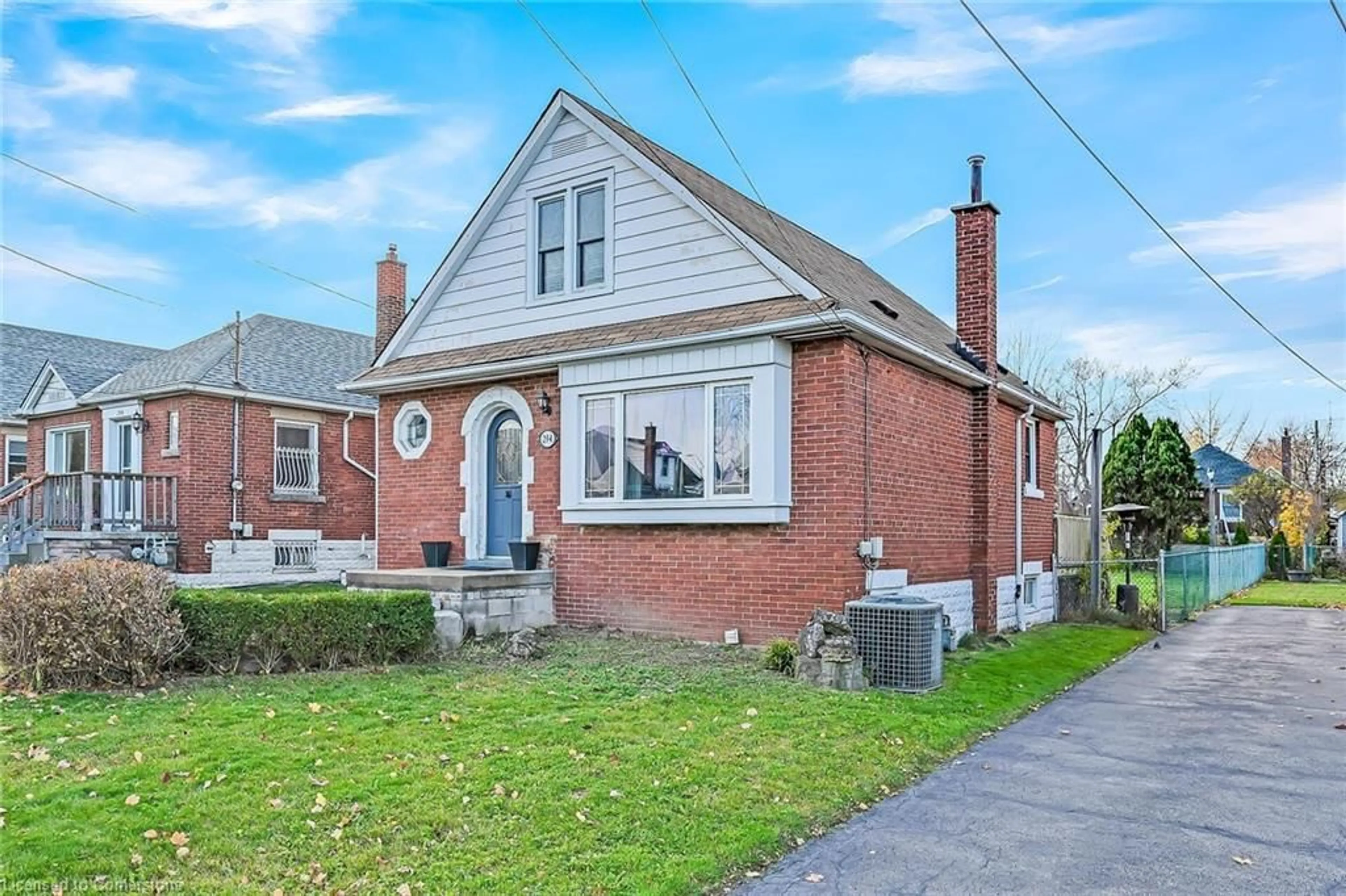 Home with brick exterior material for 294 East 18th St, Hamilton Ontario L9A 4P6