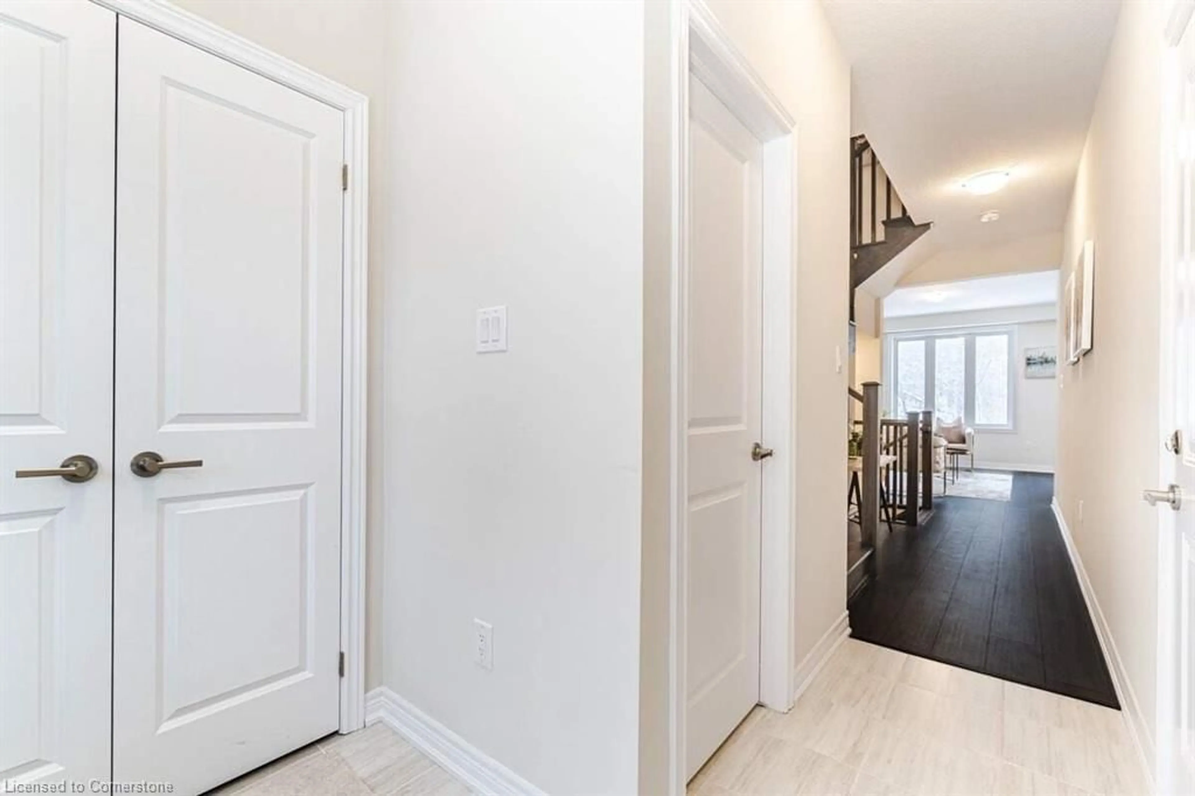 Indoor entryway, wood floors for 100 Hollywood Crt #45, Cambridge Ontario N1R 0C5