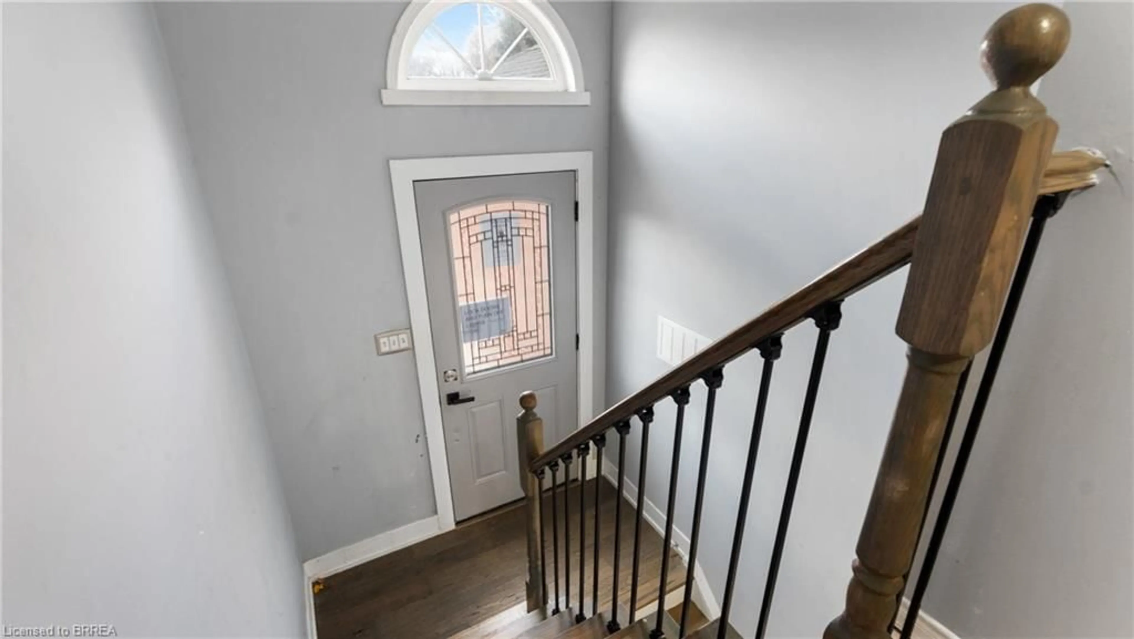 Indoor entryway, wood floors for 15 D'aubigny Rd, Brantford Ontario N3T 6J2