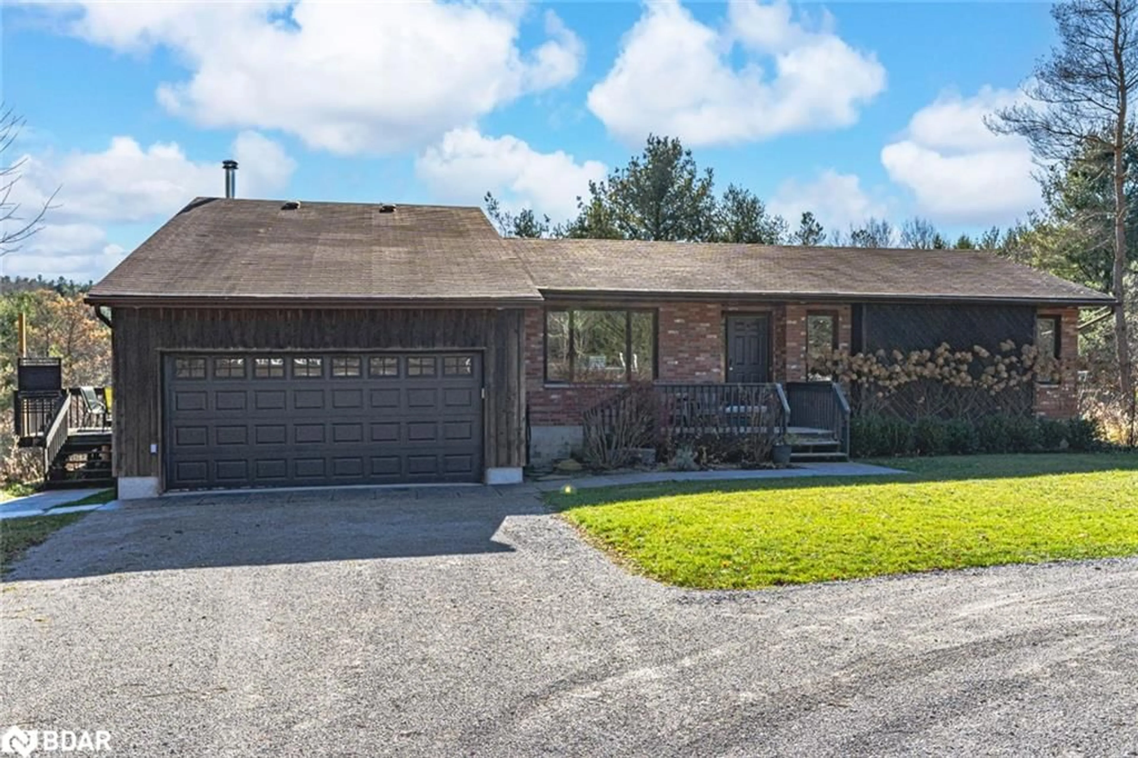 Frontside or backside of a home, cottage for 21 Amantacha Crt, Oro-Medonte Ontario L0L 1V0