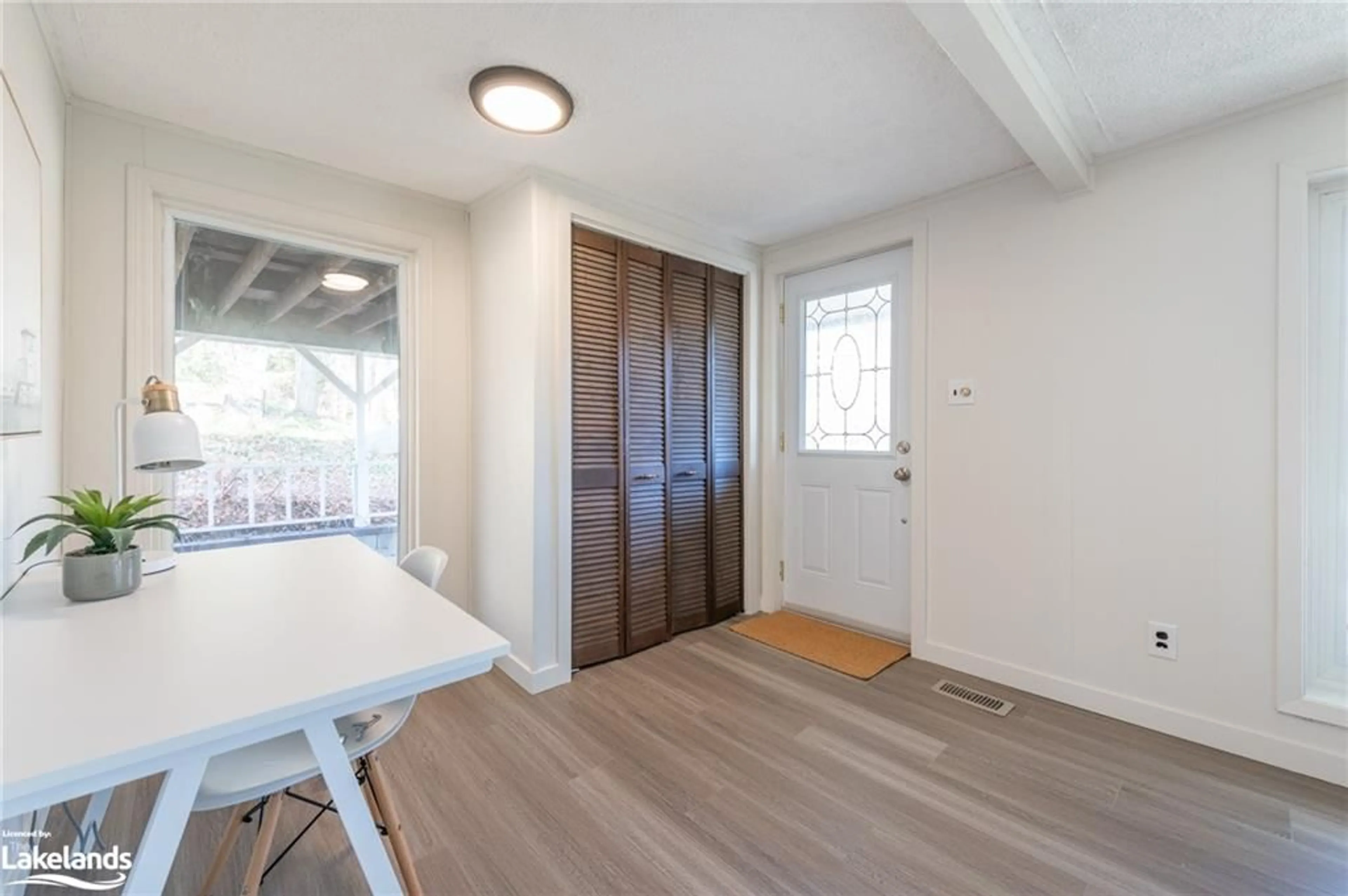 Indoor entryway, wood floors for 646 Muskoka 3 Rd, Huntsville Ontario P1H 1C9