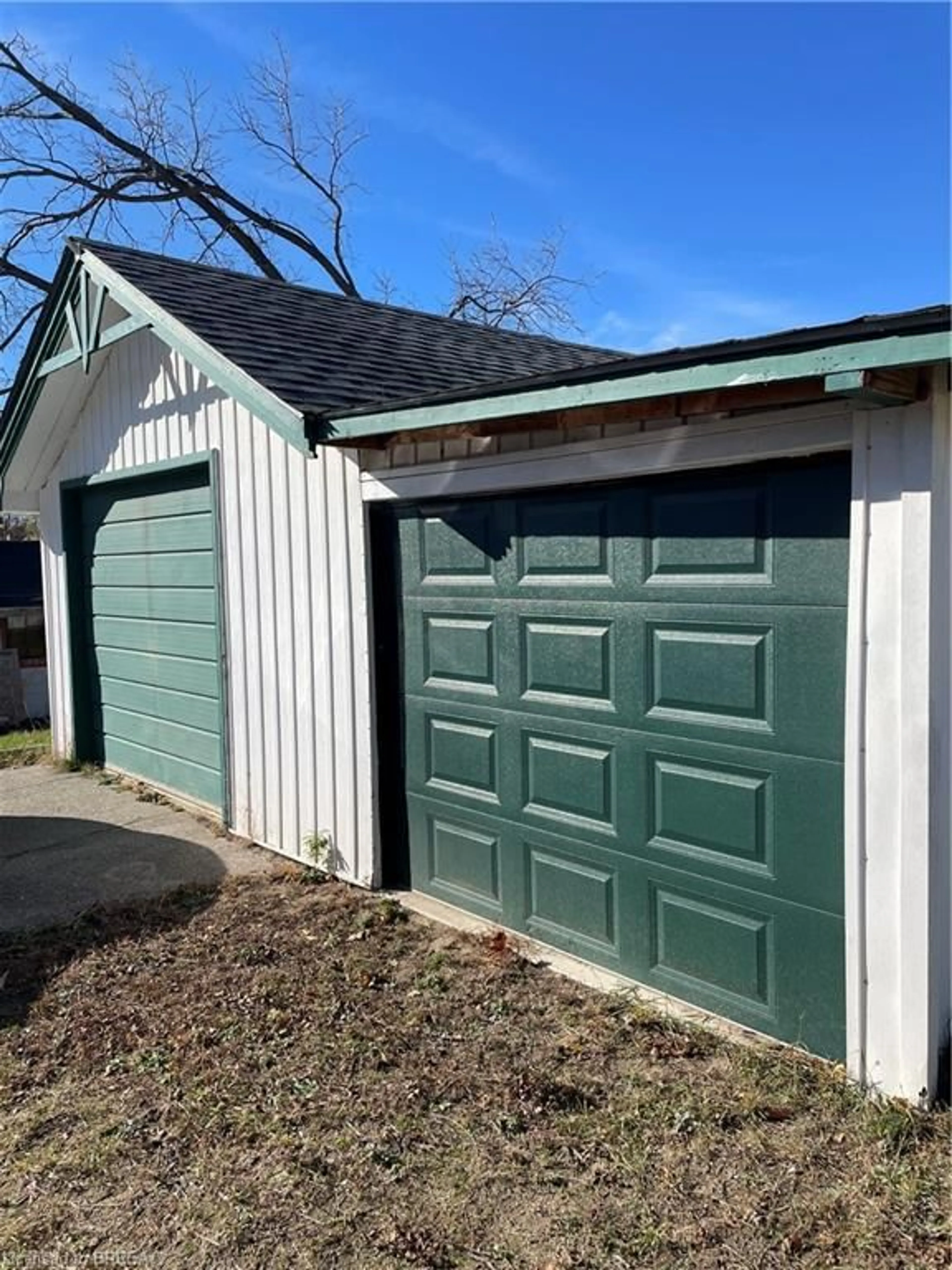 Indoor garage for 350 West St, Brantford Ontario N3R 3V7