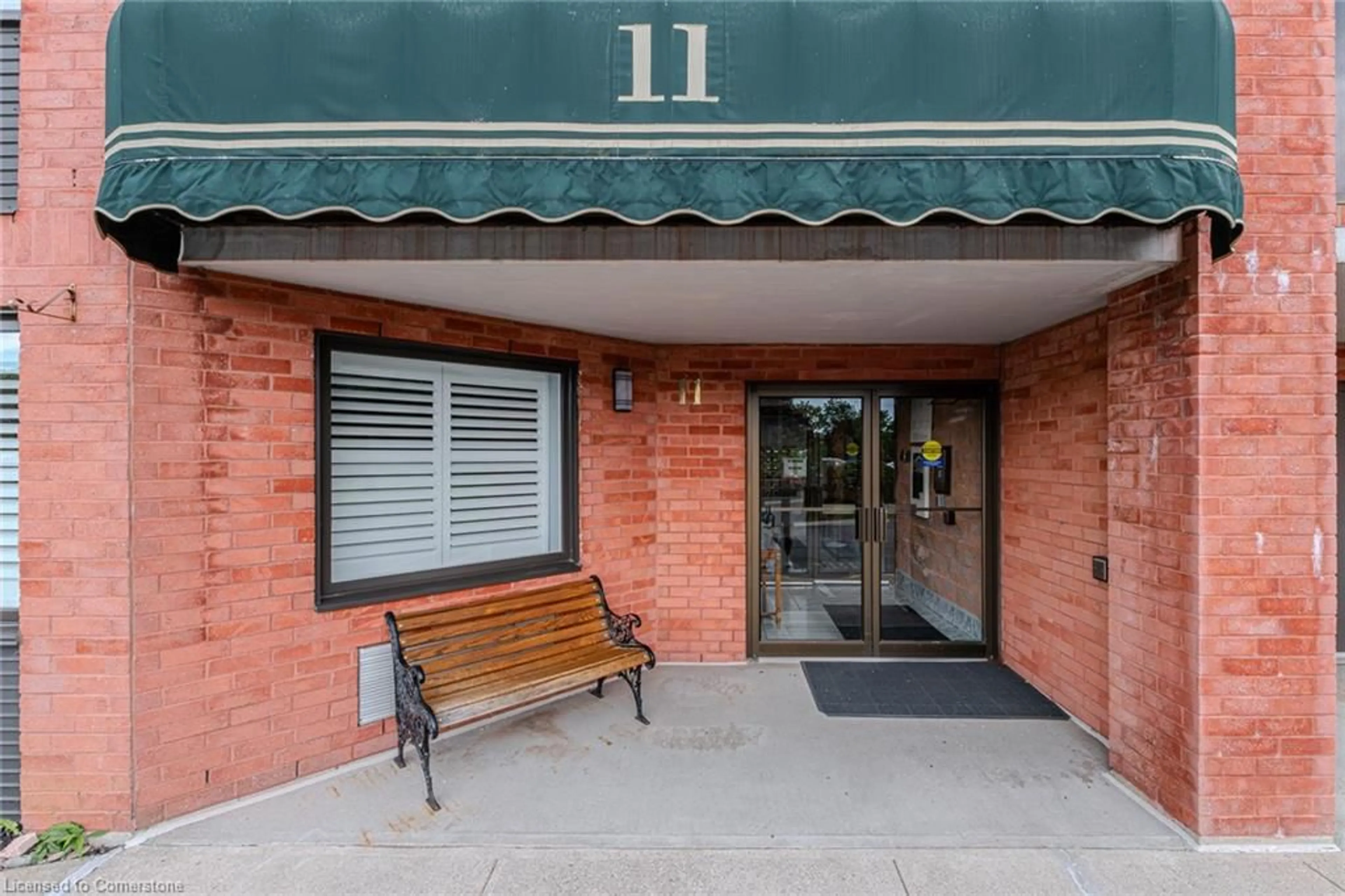 Indoor foyer for 11 Mill Pond Crt #604, Simcoe Ontario N3Y 5J5