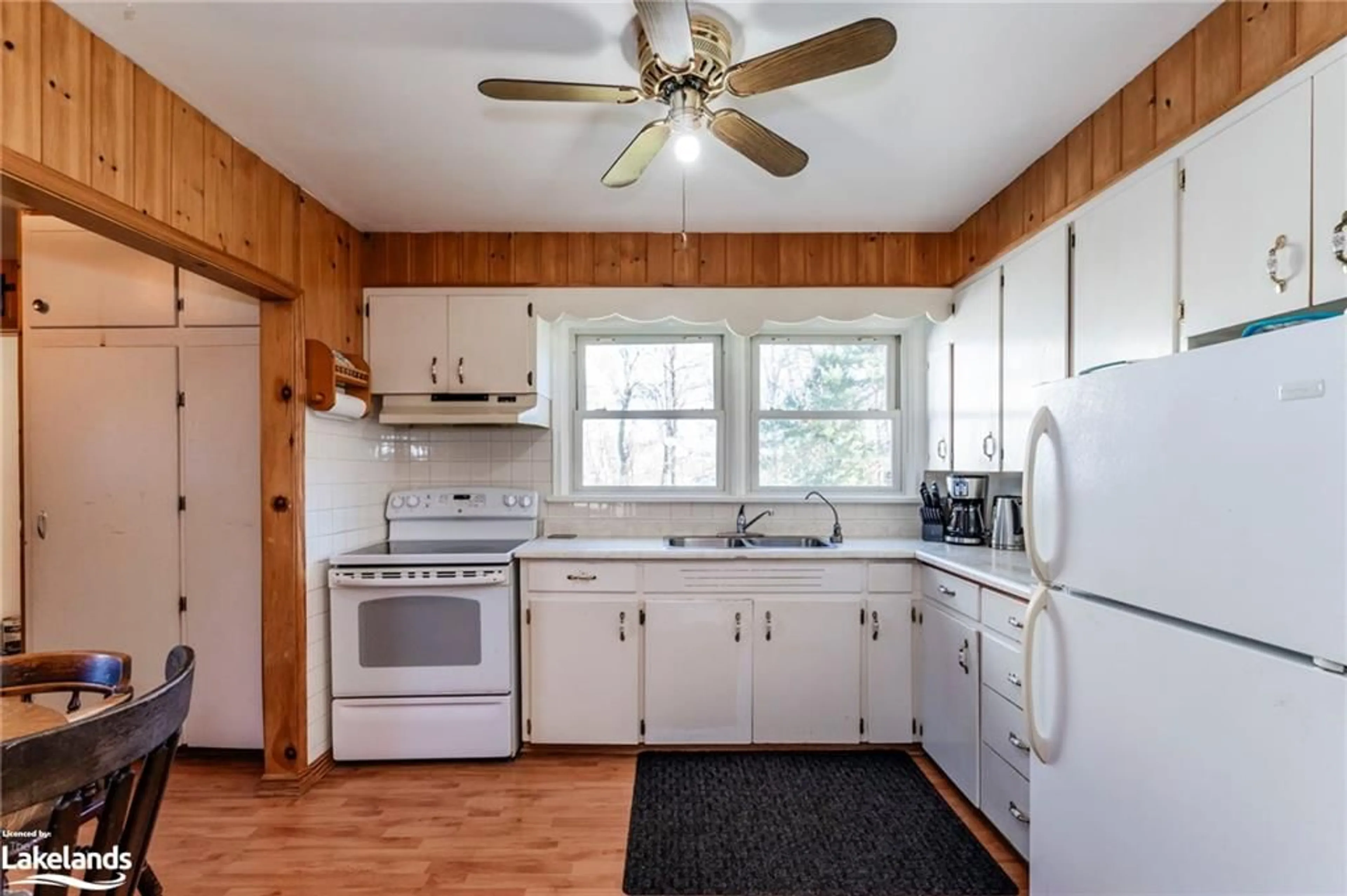 Standard kitchen, wood floors, cottage for 9 Mountain Ave, Tay Twp Ontario L0K 2C0