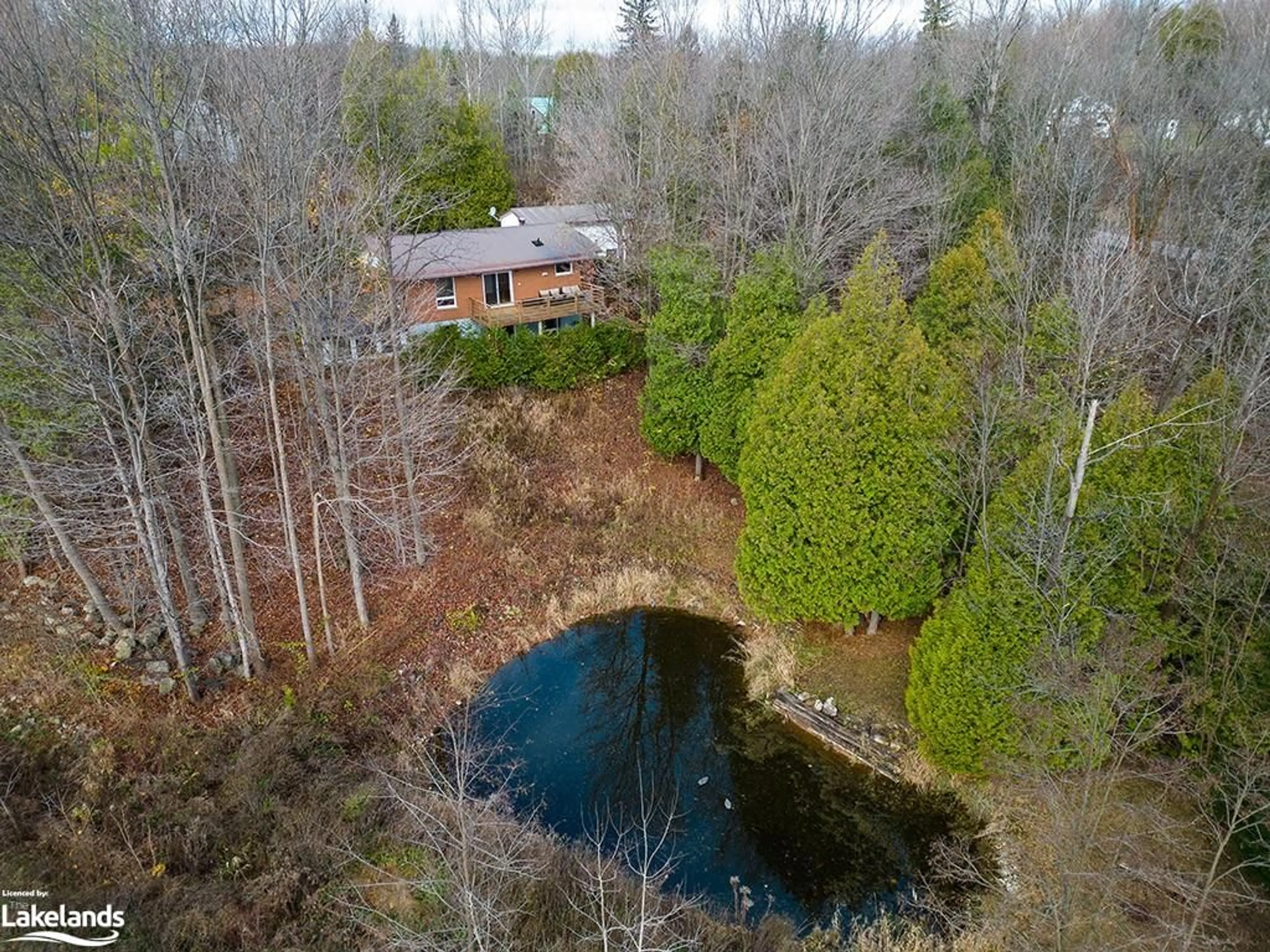 A pic from exterior of the house or condo, cottage for 124 Woodford Cres, Sydenham Twp Ontario N4K 5W4