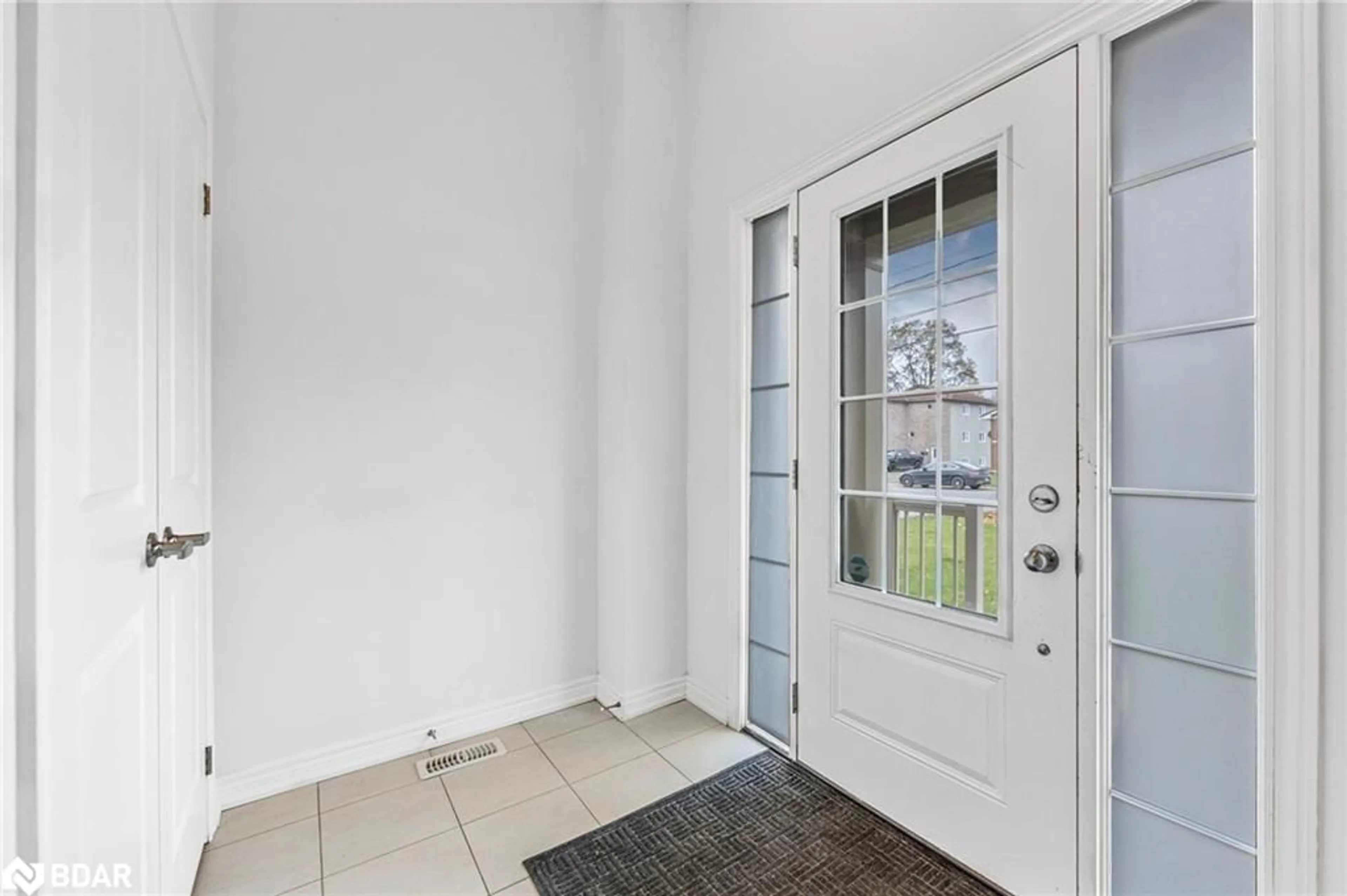 Indoor entryway, not visible floor for 324 East Street St, Orillia Ontario L3V 4C3