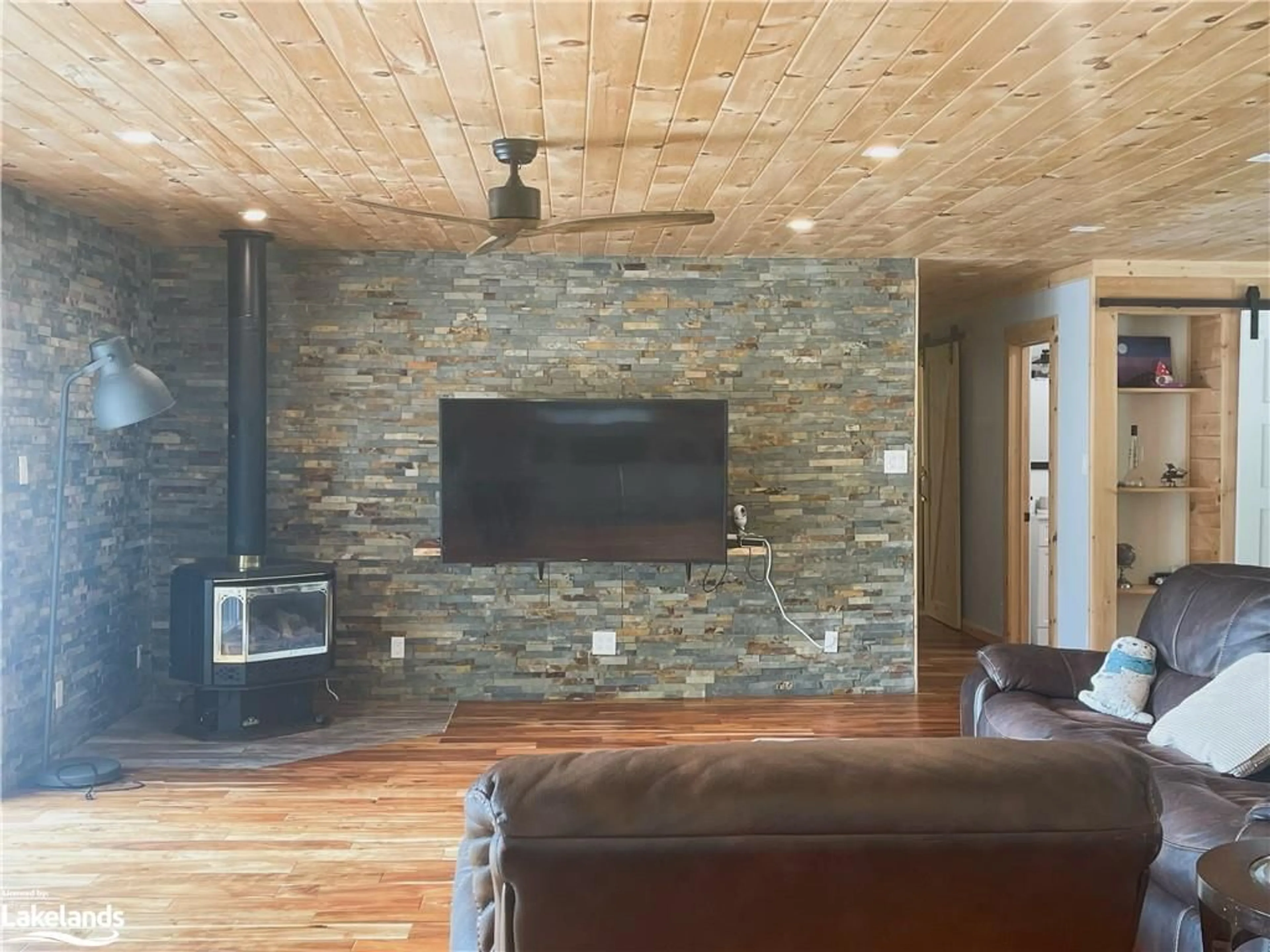 Home theater, wood floors for 4055 Glen Cedar Dr, Ramara Ontario L3V 6H7