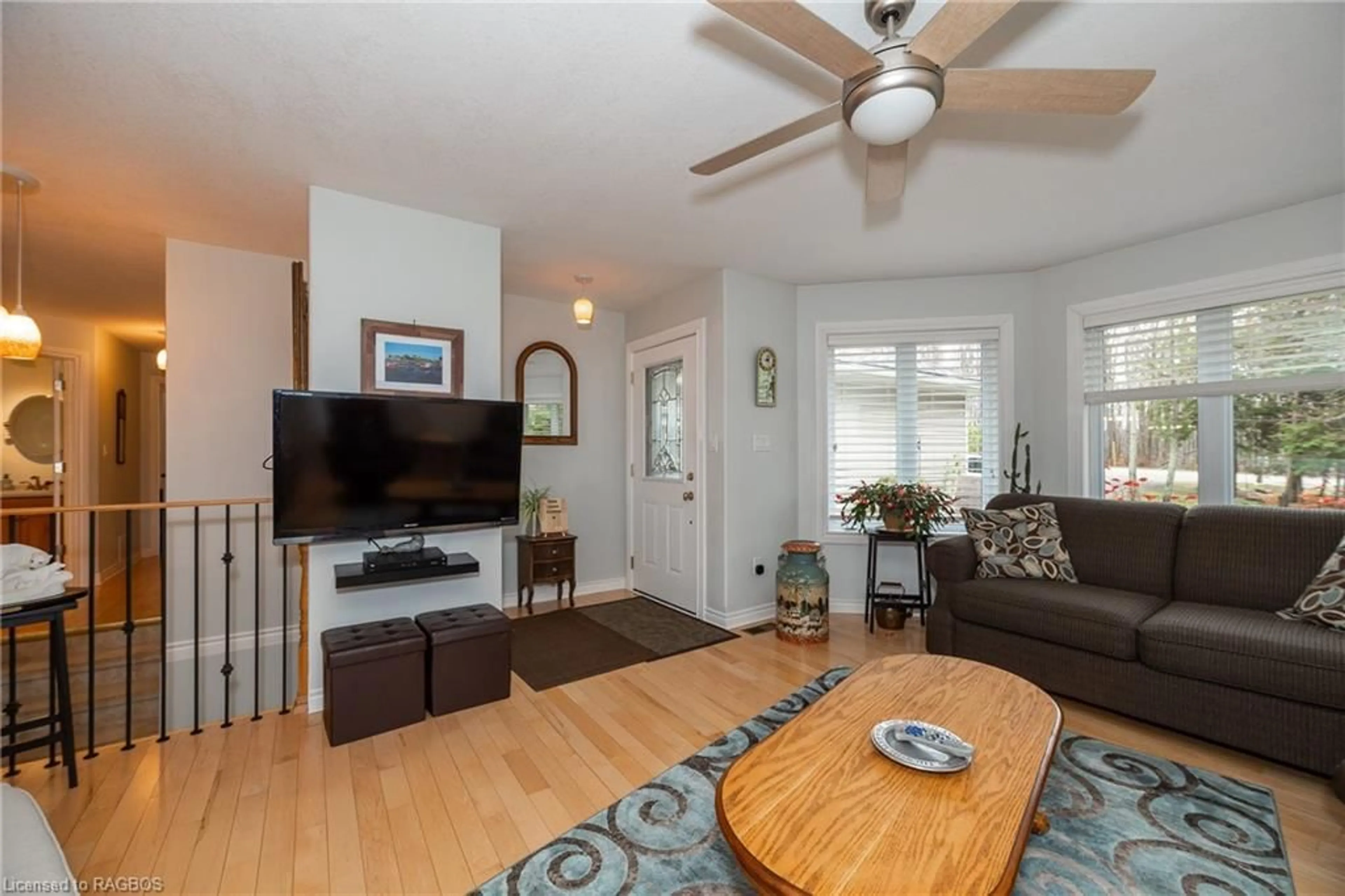 Living room, wood floors for 557554 4th Concession, Meaford Municipality Ontario N0H 1E0