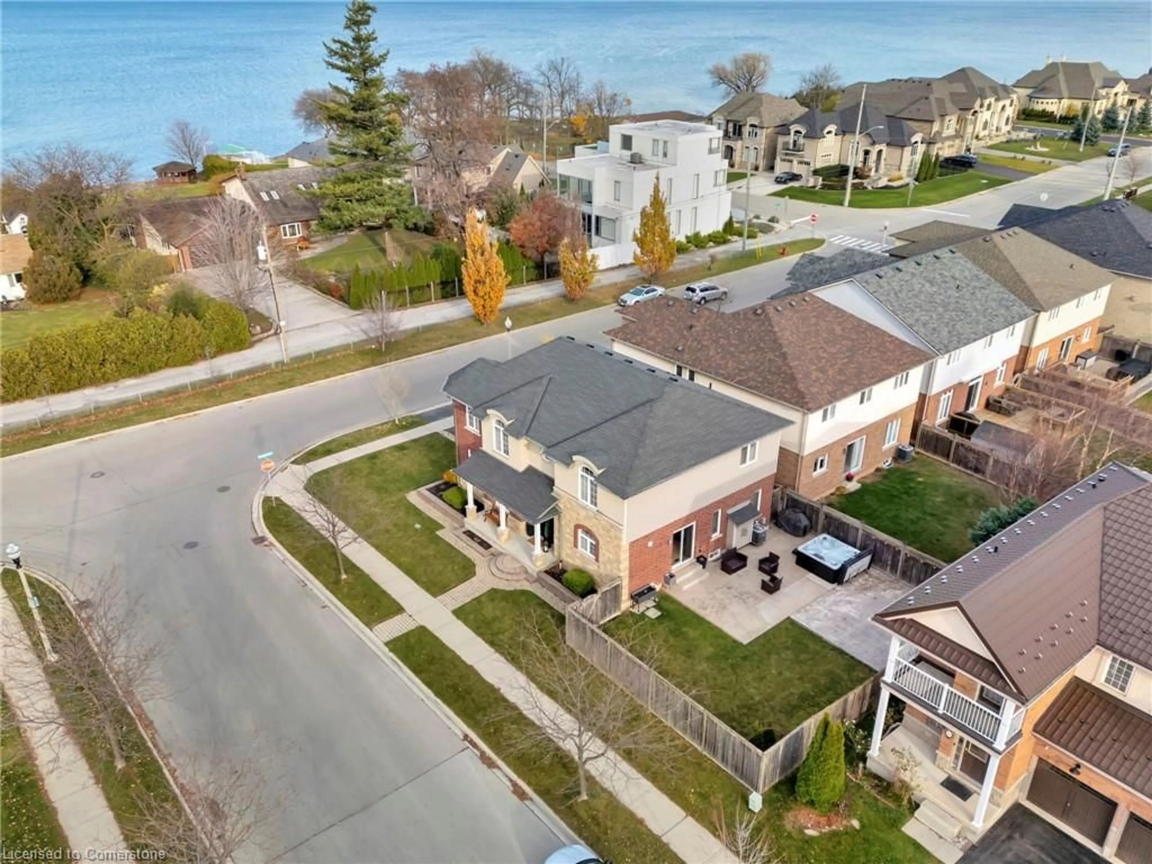 A pic from outside/outdoor area/front of a property/back of a property/a pic from drone, street for 19 Watershore Dr, Stoney Creek Ontario L8E 0C1