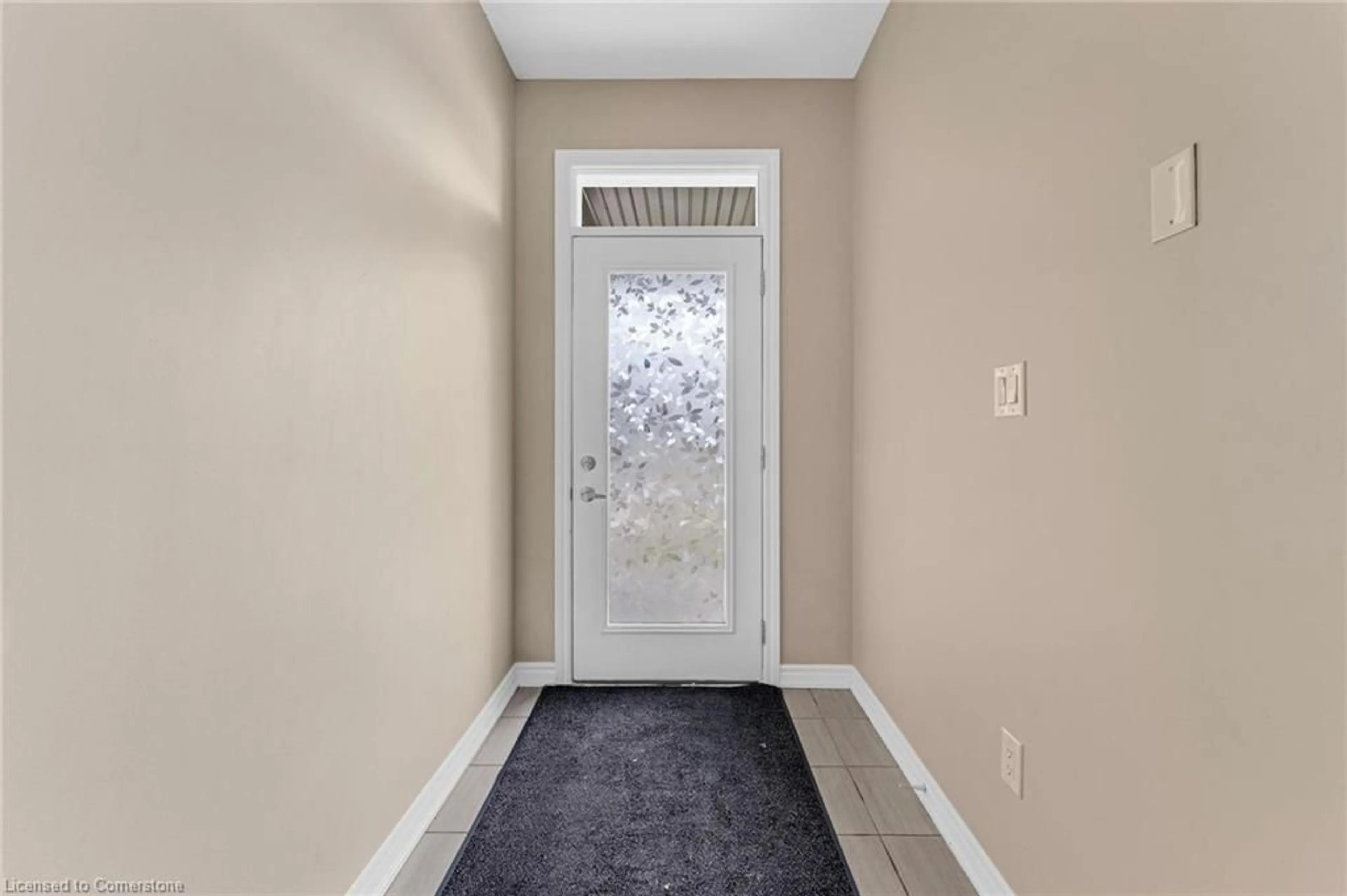 Indoor entryway, carpet floors for 226 Louise St St, Welland Ontario L3B 0H8