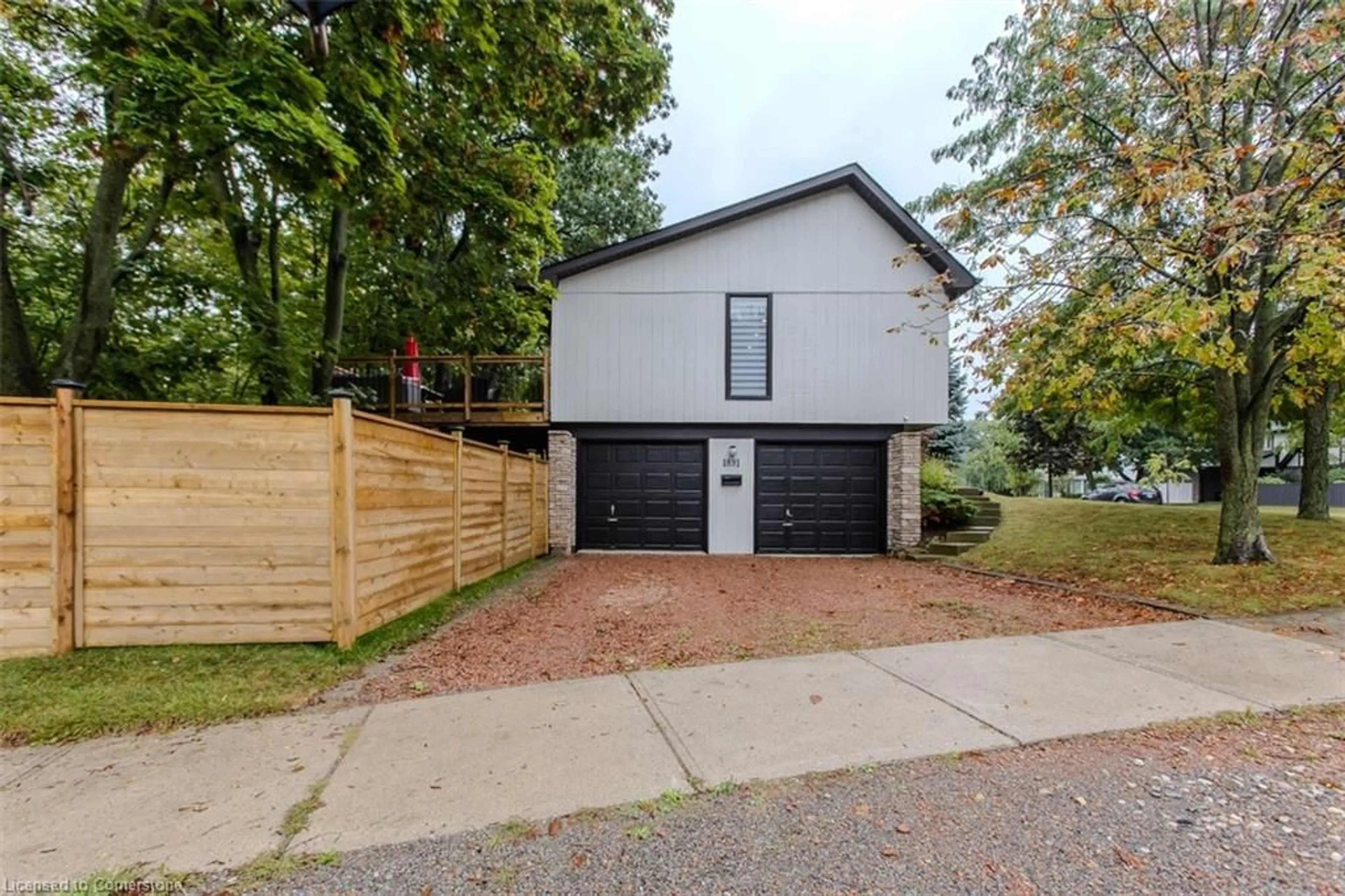 Frontside or backside of a home, the street view for 1891 Heather Hills Dr, Burlington Ontario L7P 2Z1