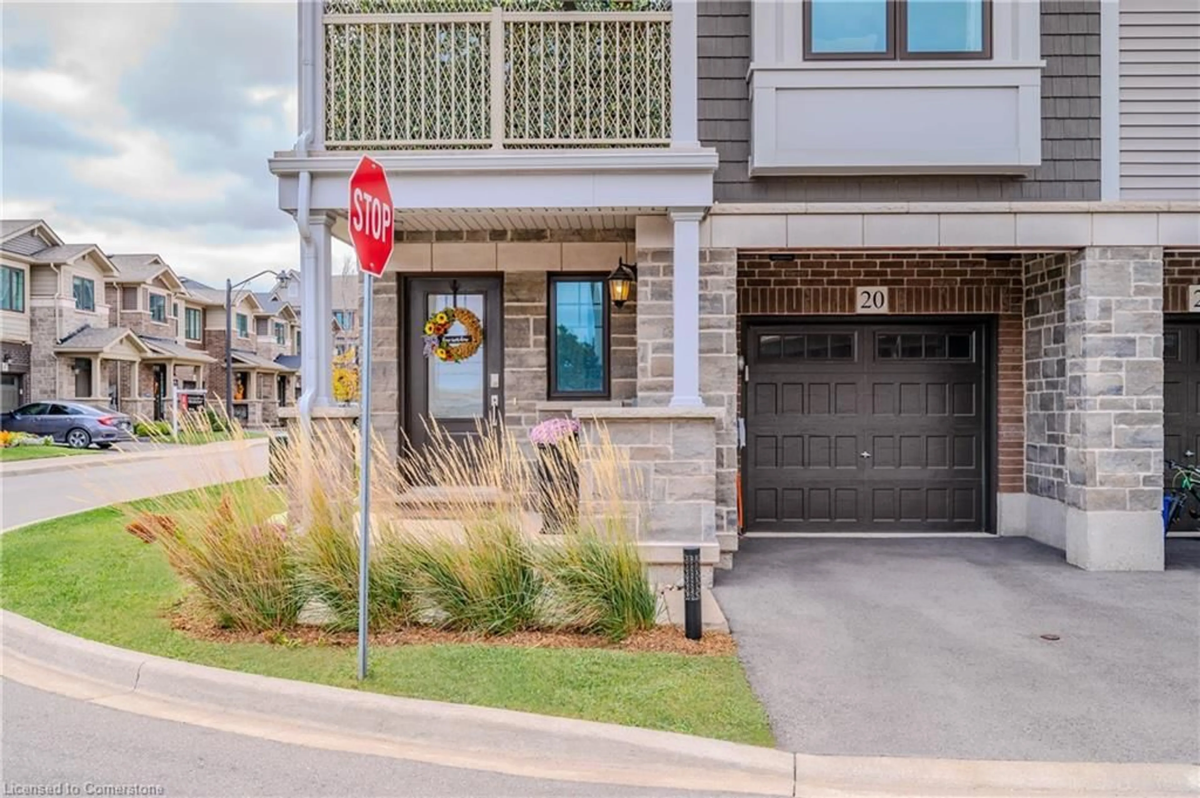 A pic from exterior of the house or condo, the street view for 288 Glover Rd #20, Stoney Creek Ontario L8E 5H6