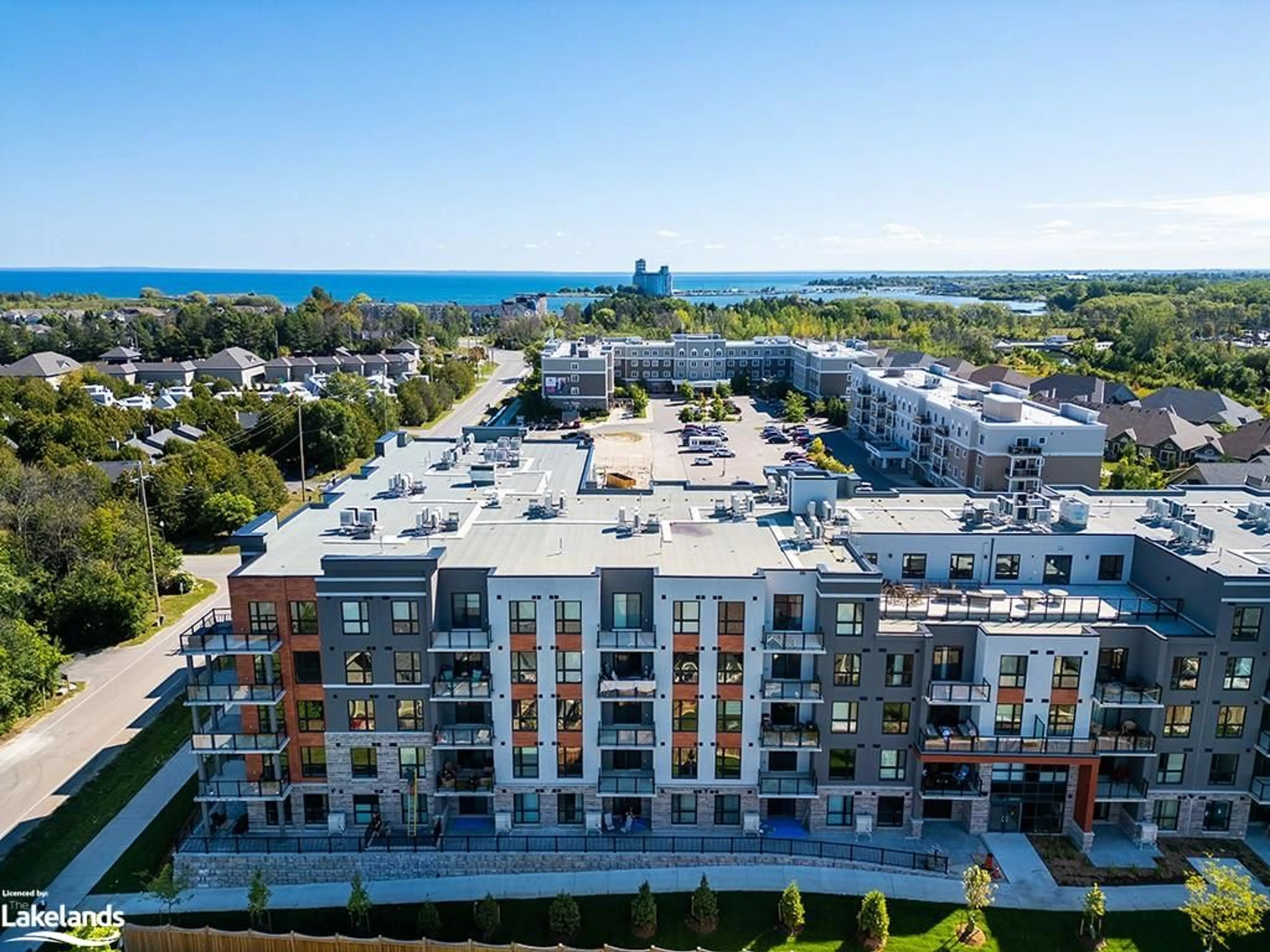 A pic from exterior of the house or condo, the view of city buildings for 4 Kimberly Lane #318, Collingwood Ontario L9Y 5B4