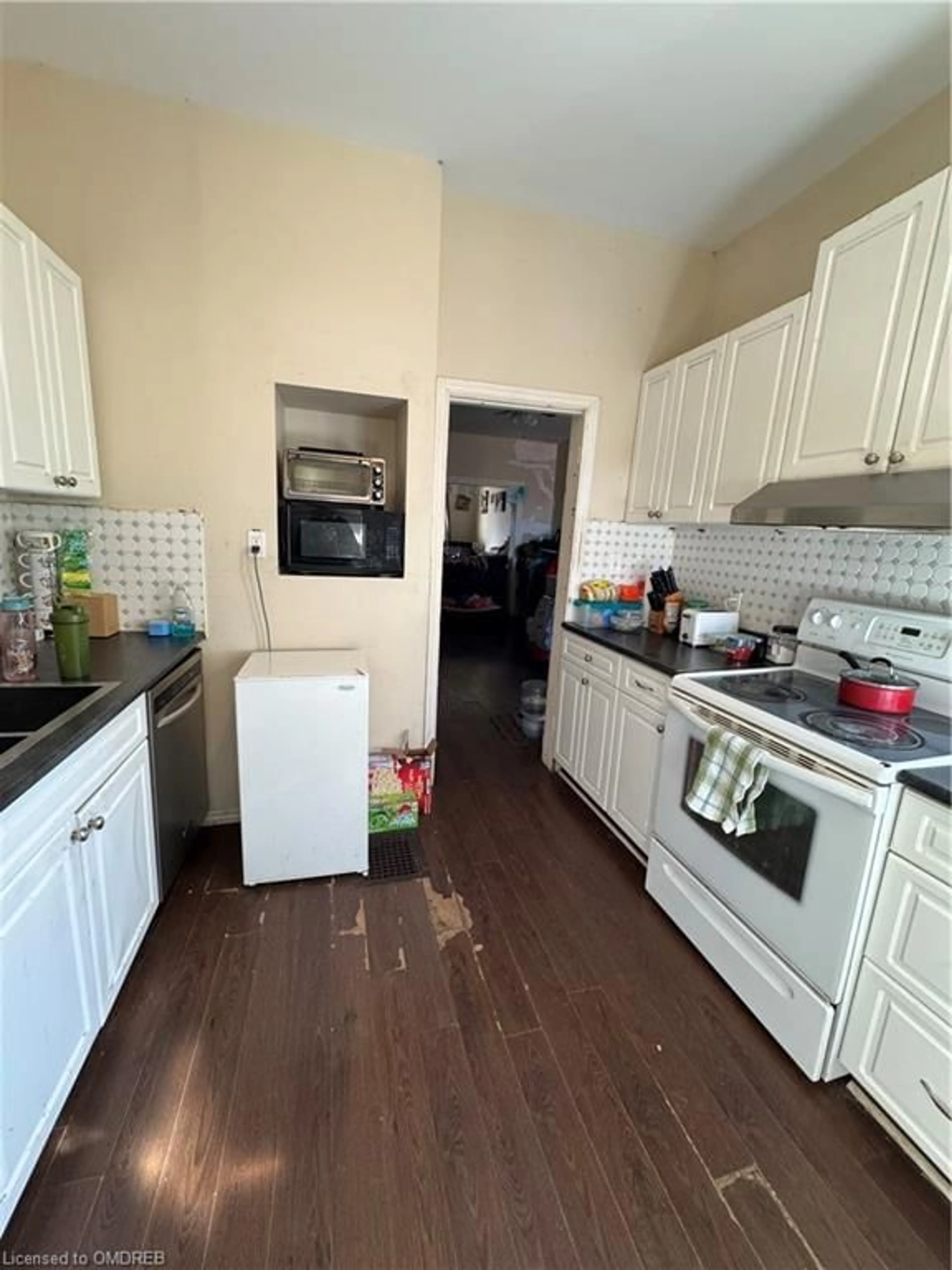 Kitchen, unknown floor, cottage for 73 Cathcart St, Hamilton Ontario L8R 1M6